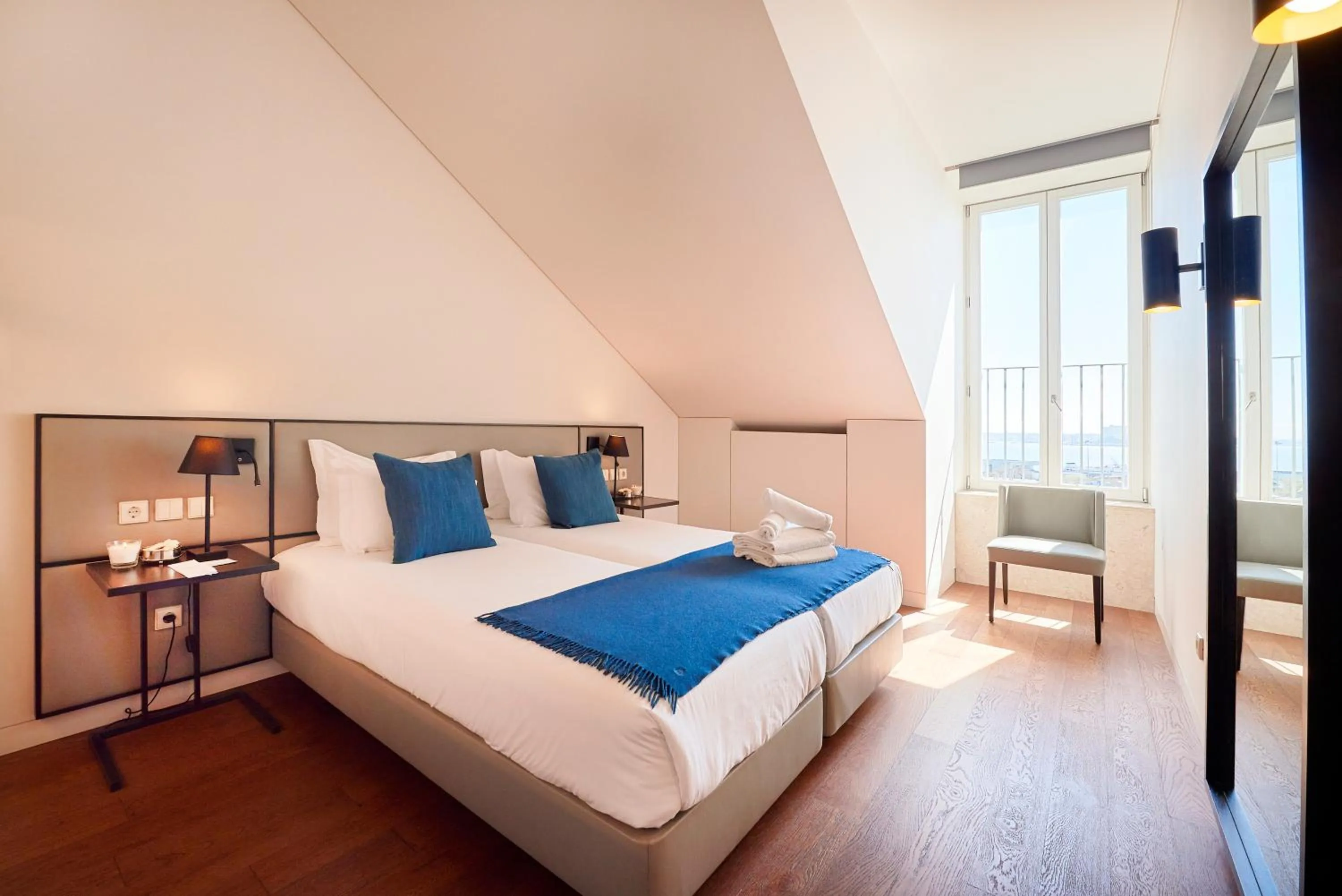 Bed in Lisbon Five Stars Apartments 8 Building