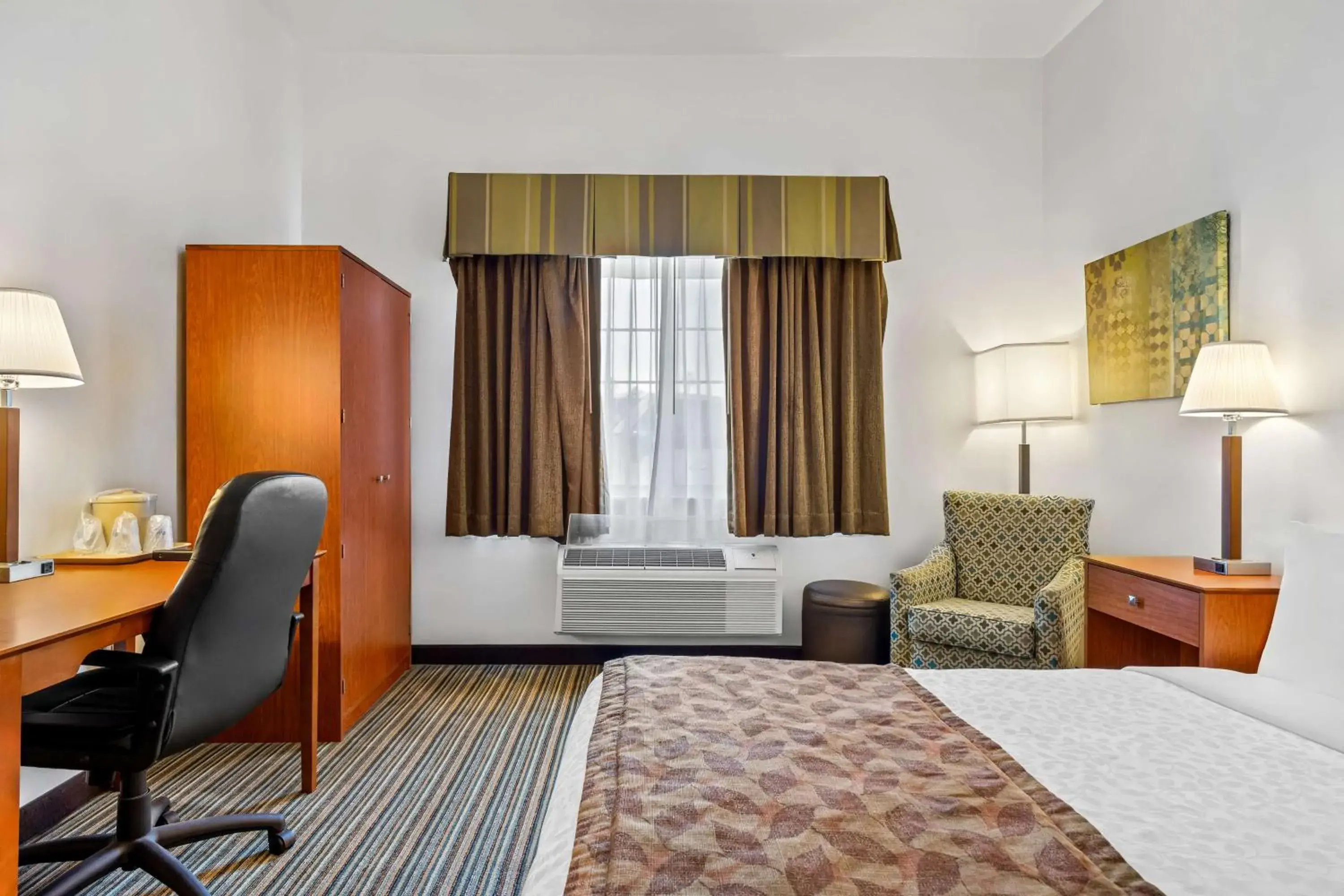 King Room with Roll-In Shower - Mobility Access in Best Western Liberty Inn King Room with Roll-In Shower - Mobility Access in Best Western Liberty Inn