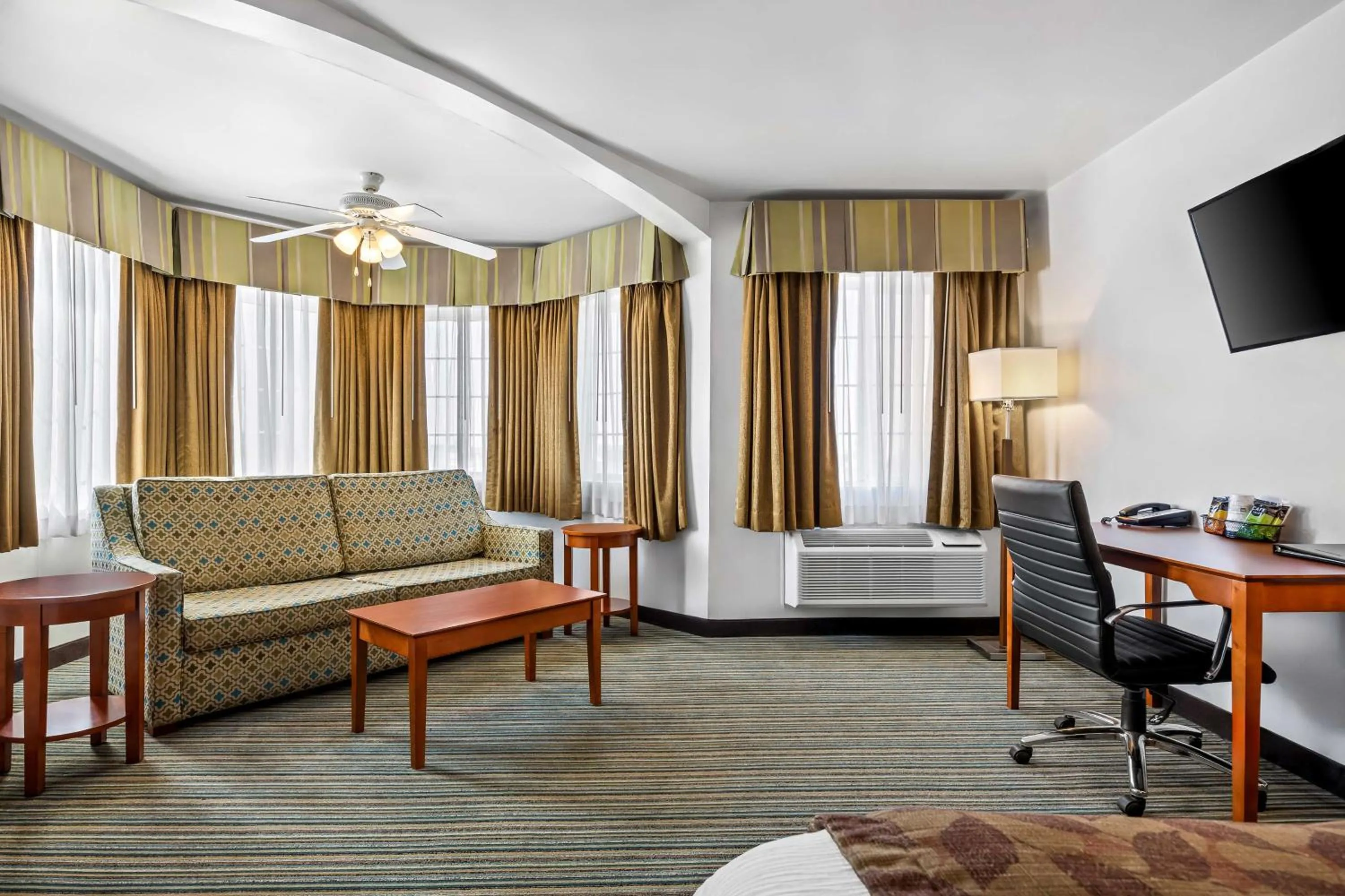 Photo of the whole room, Bed in Best Western Liberty Inn