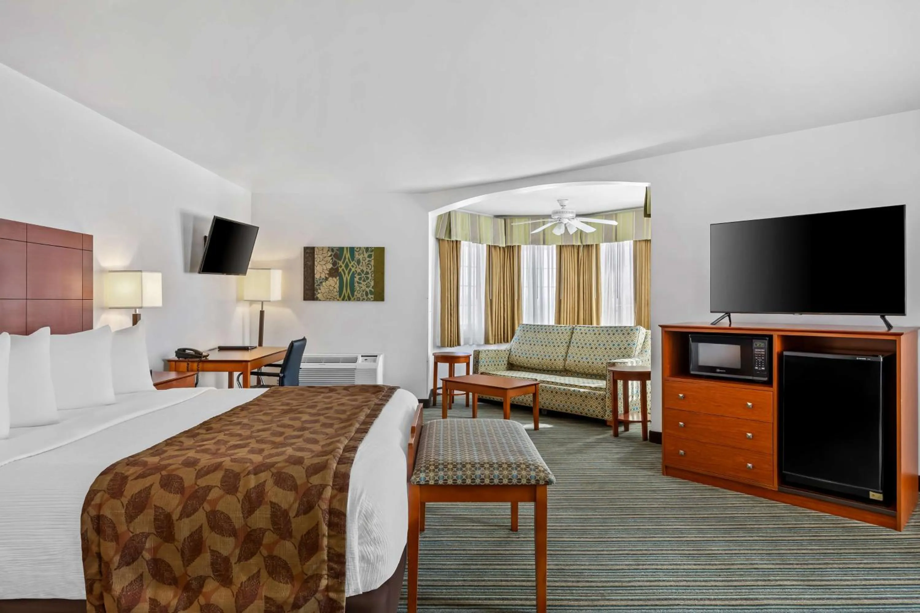 Photo of the whole room, Bed in Best Western Liberty Inn