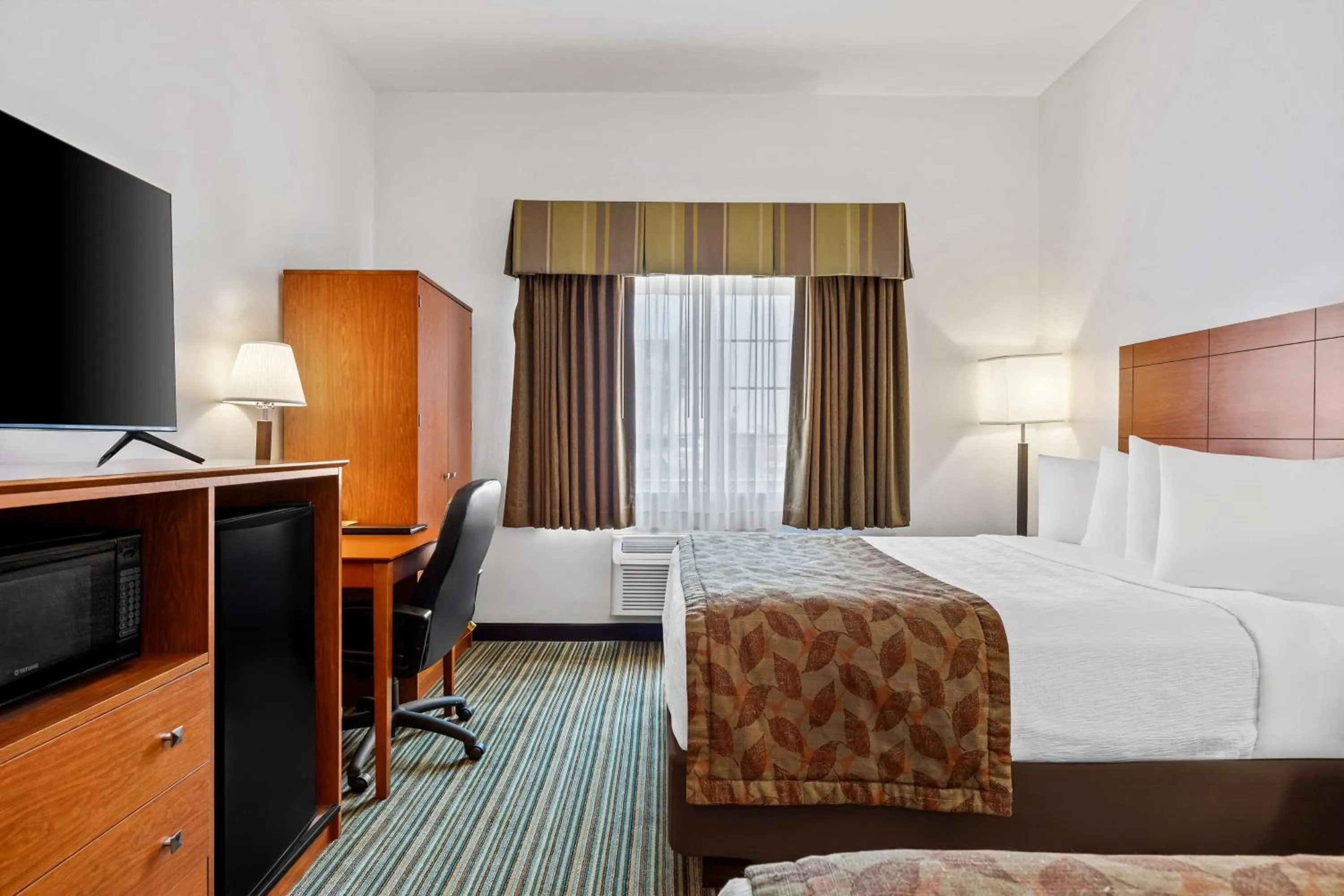 Bedroom, Bed in Best Western Liberty Inn