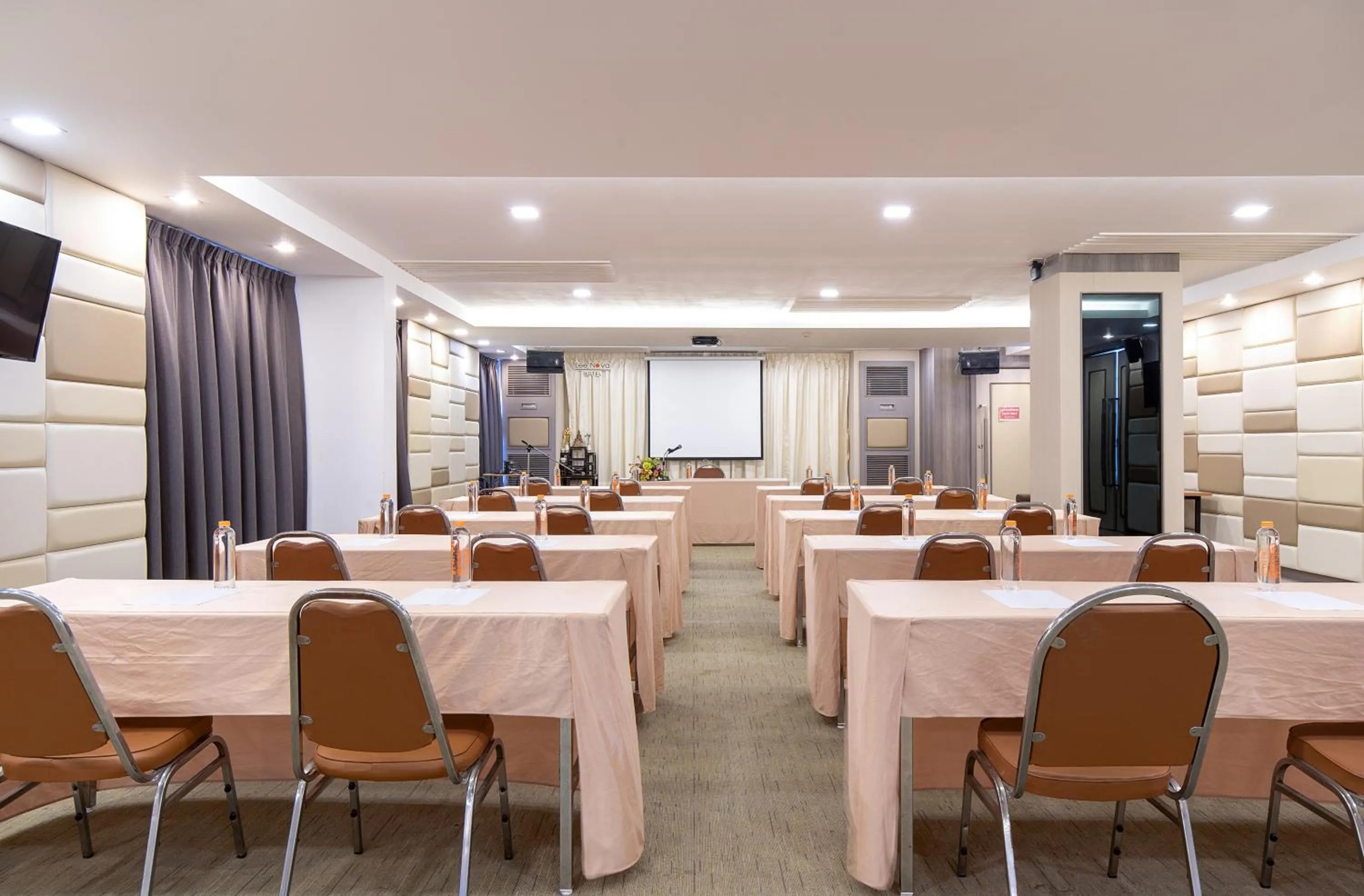 Meeting/conference room in Leenova Hotel