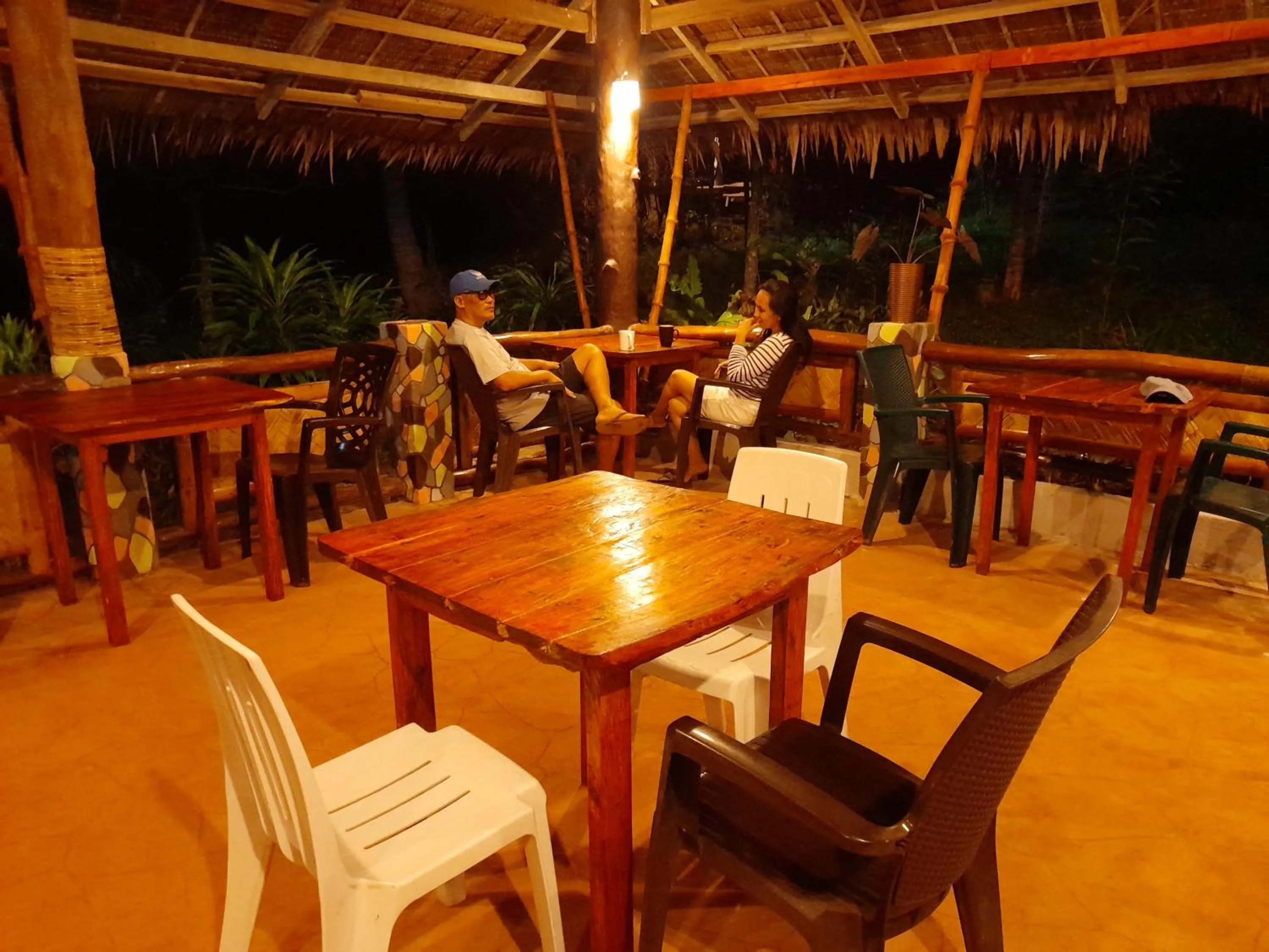 Restaurant/places to eat in Erlittop Garden Eco Lodge