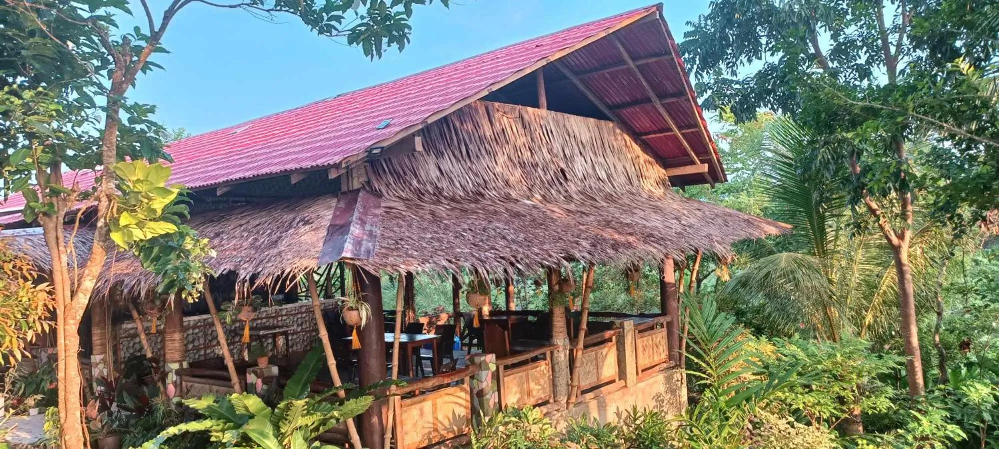 Restaurant/places to eat in Erlittop Garden Eco Lodge