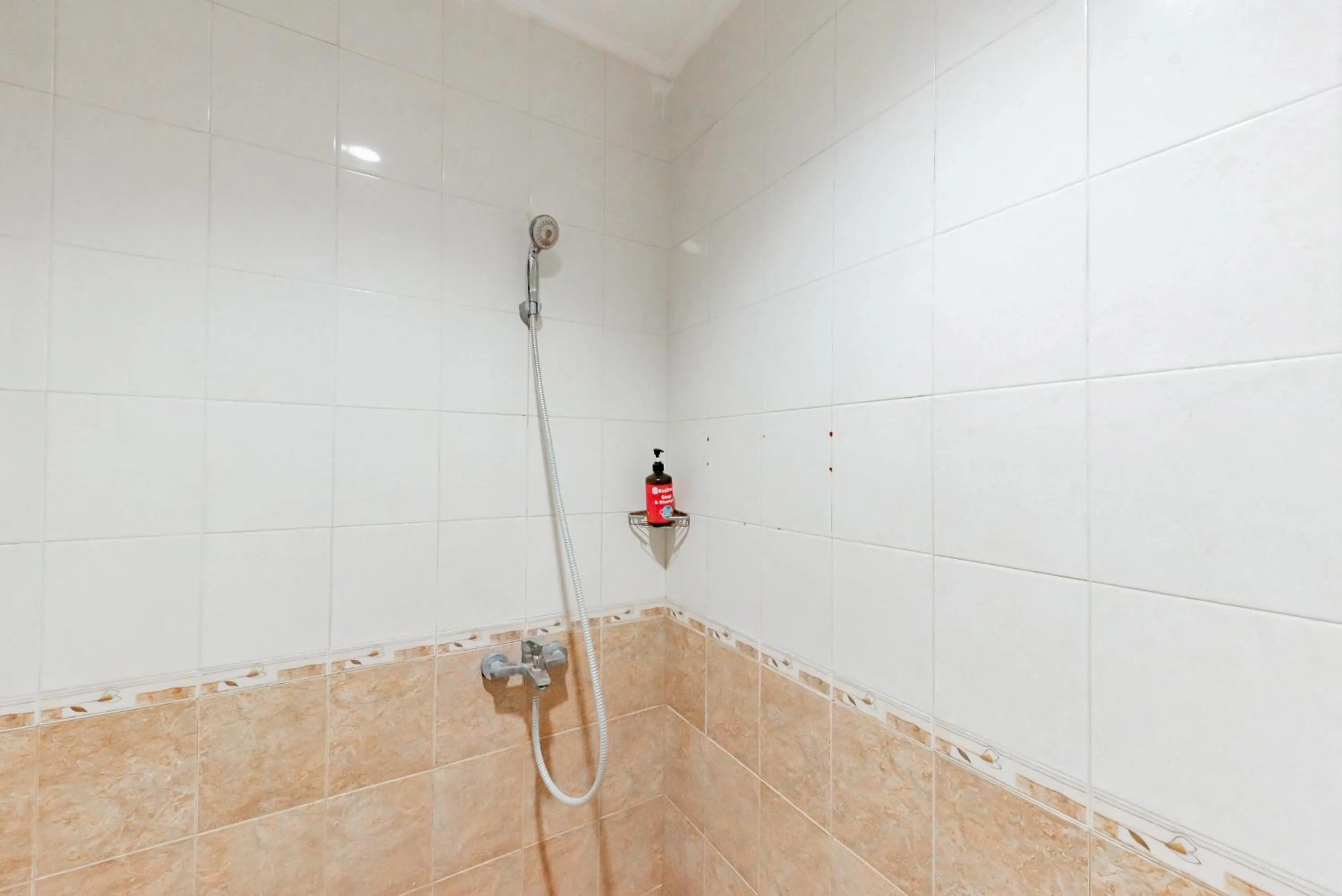 Bathroom in RedDoorz Plus at Buah Batu