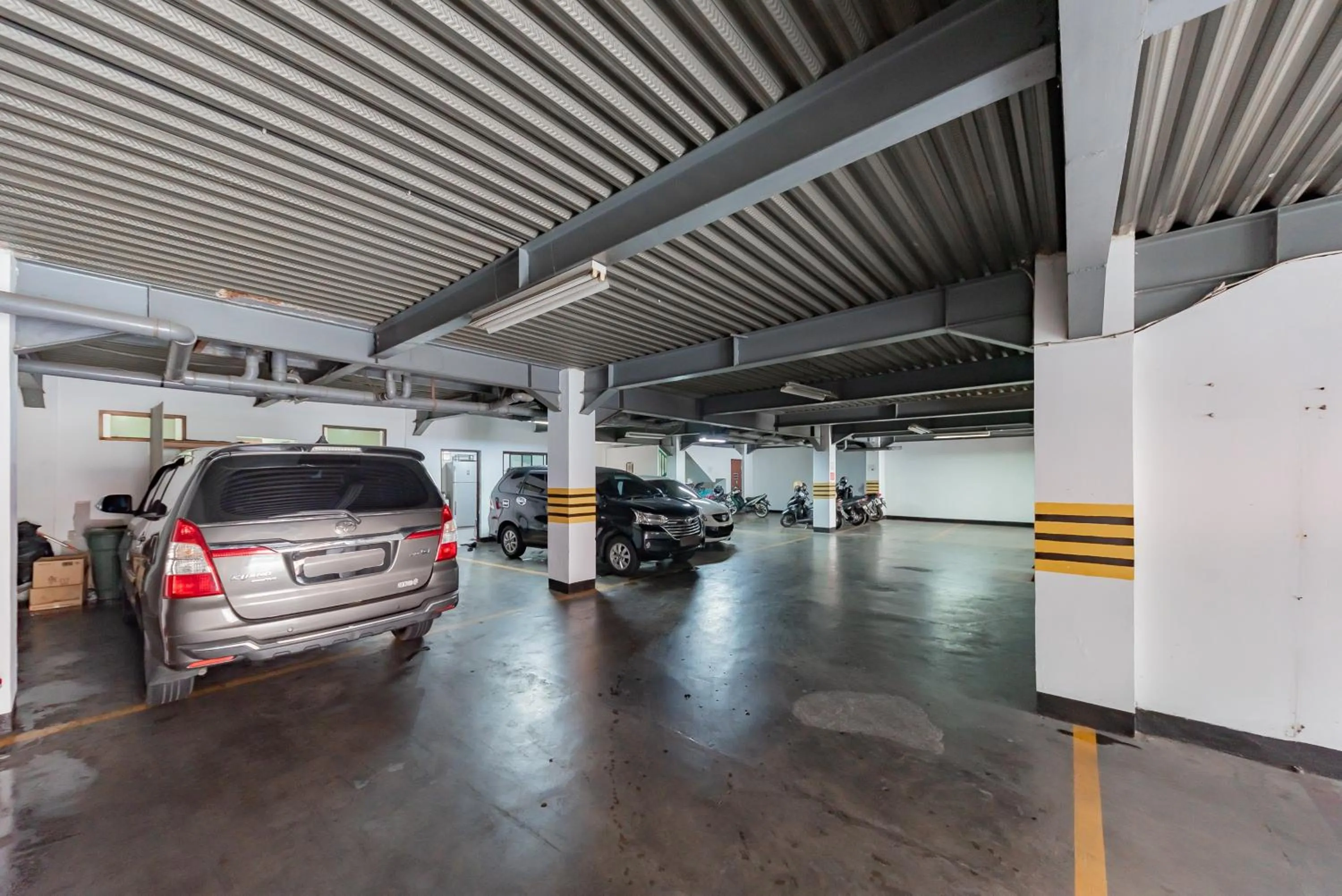 Parking in RedDoorz Plus at Buah Batu