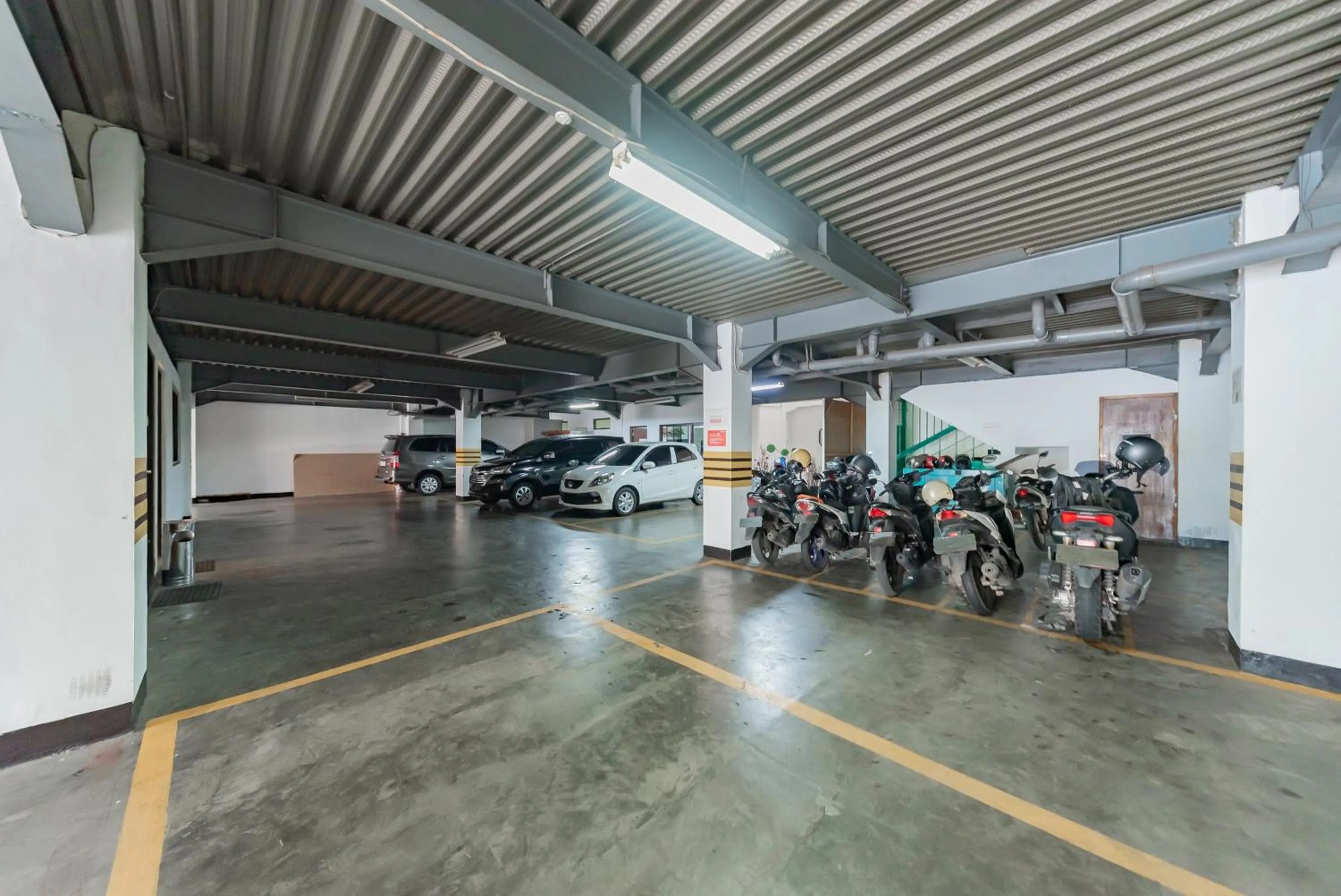 Parking in RedDoorz Plus at Buah Batu