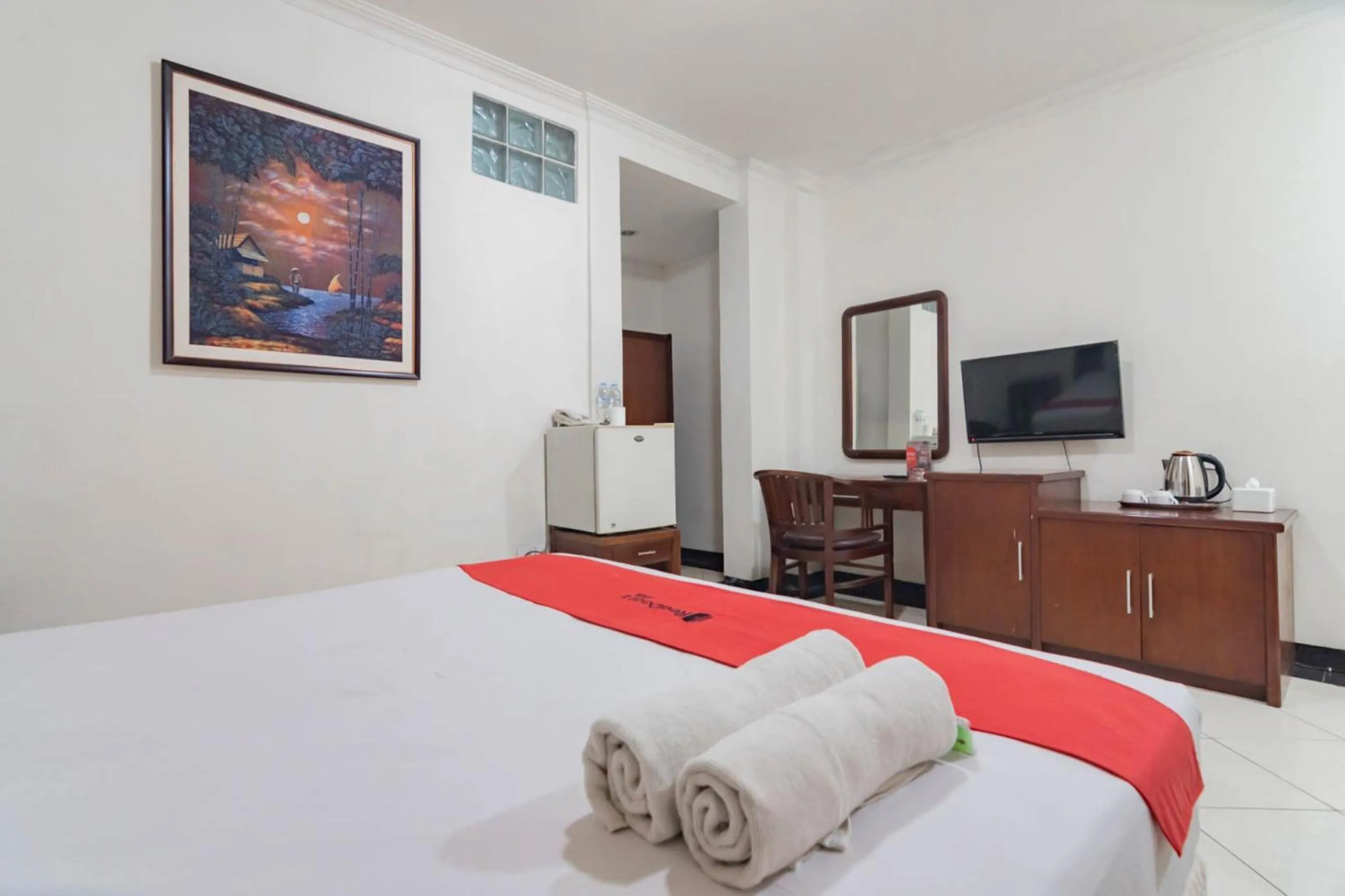 Bedroom, Bed in RedDoorz Plus at Buah Batu