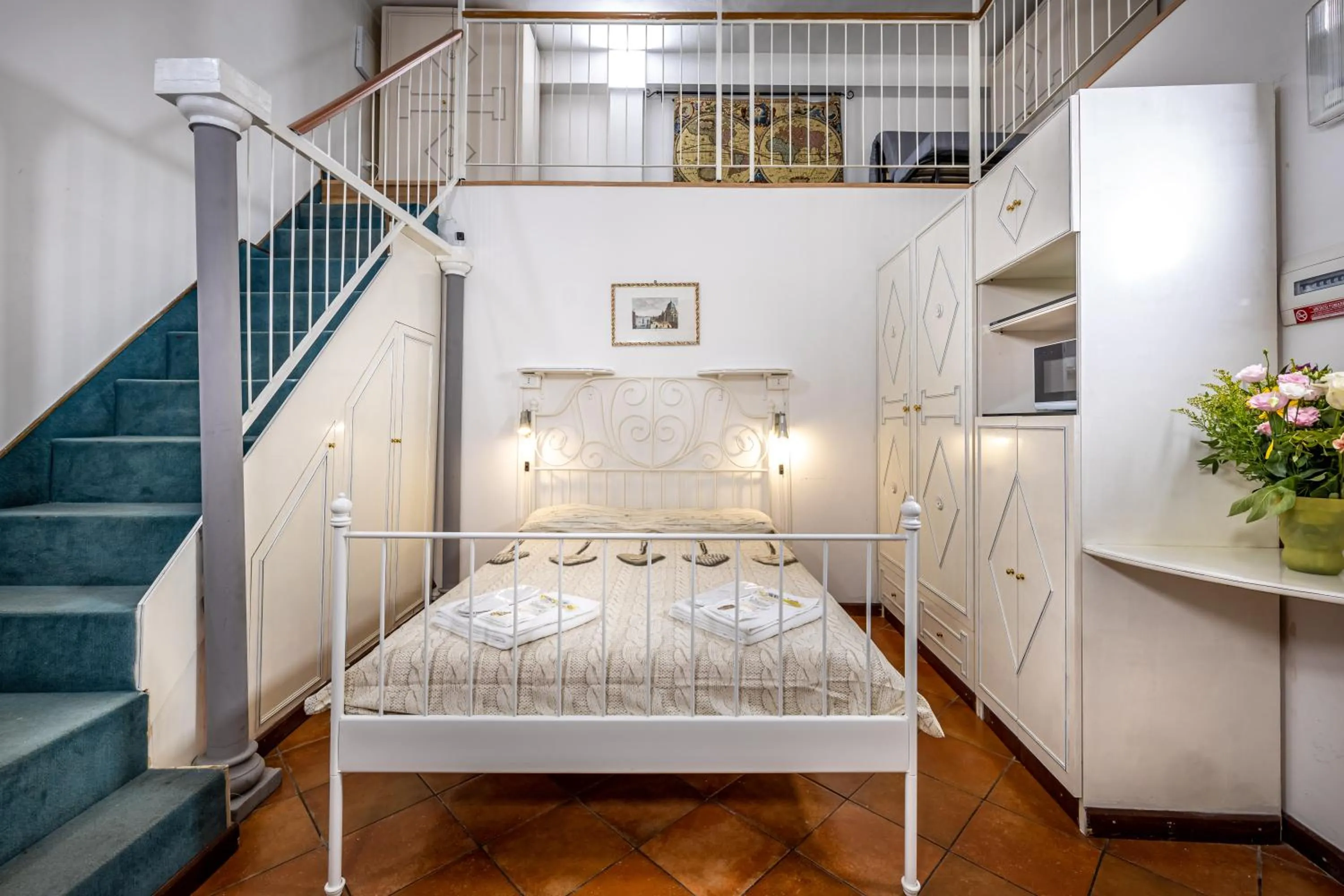 Photo of the whole room, Bed in Duomo Palace