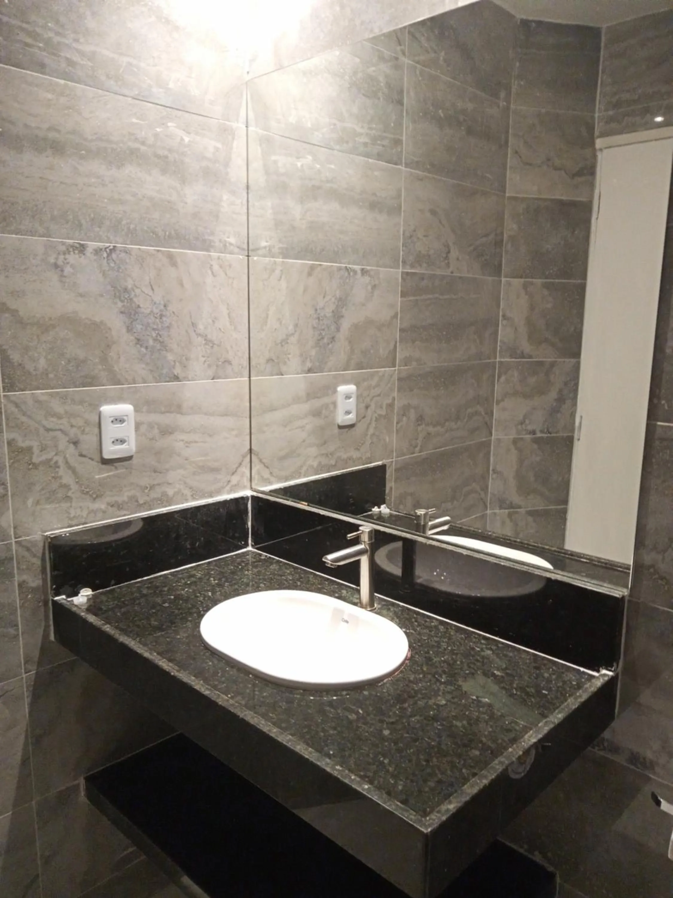 Bathroom in La Suite Praia Hotel