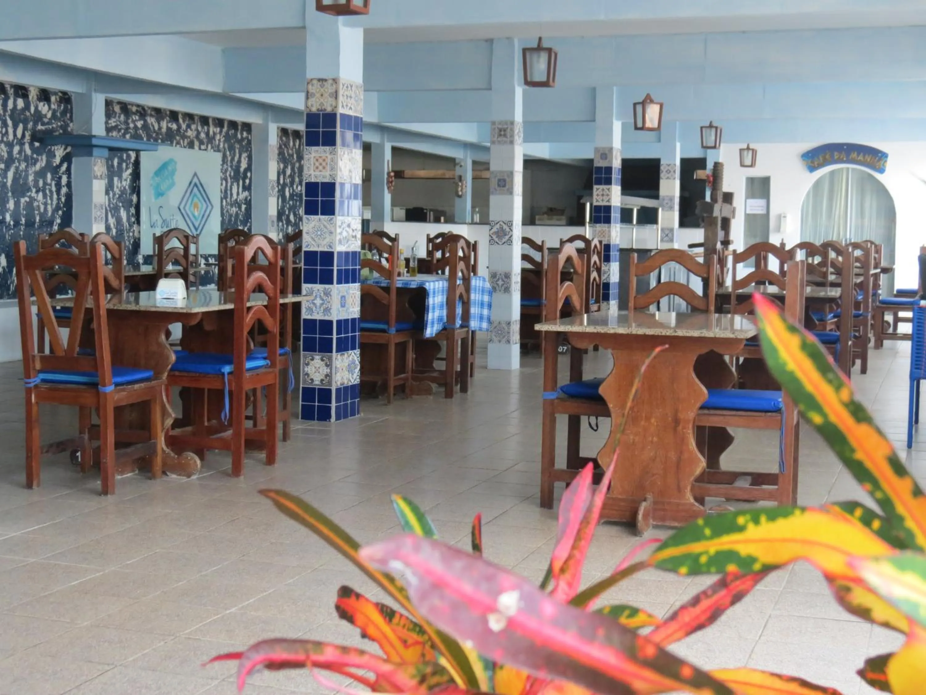 Restaurant/places to eat in La Suite Praia Hotel