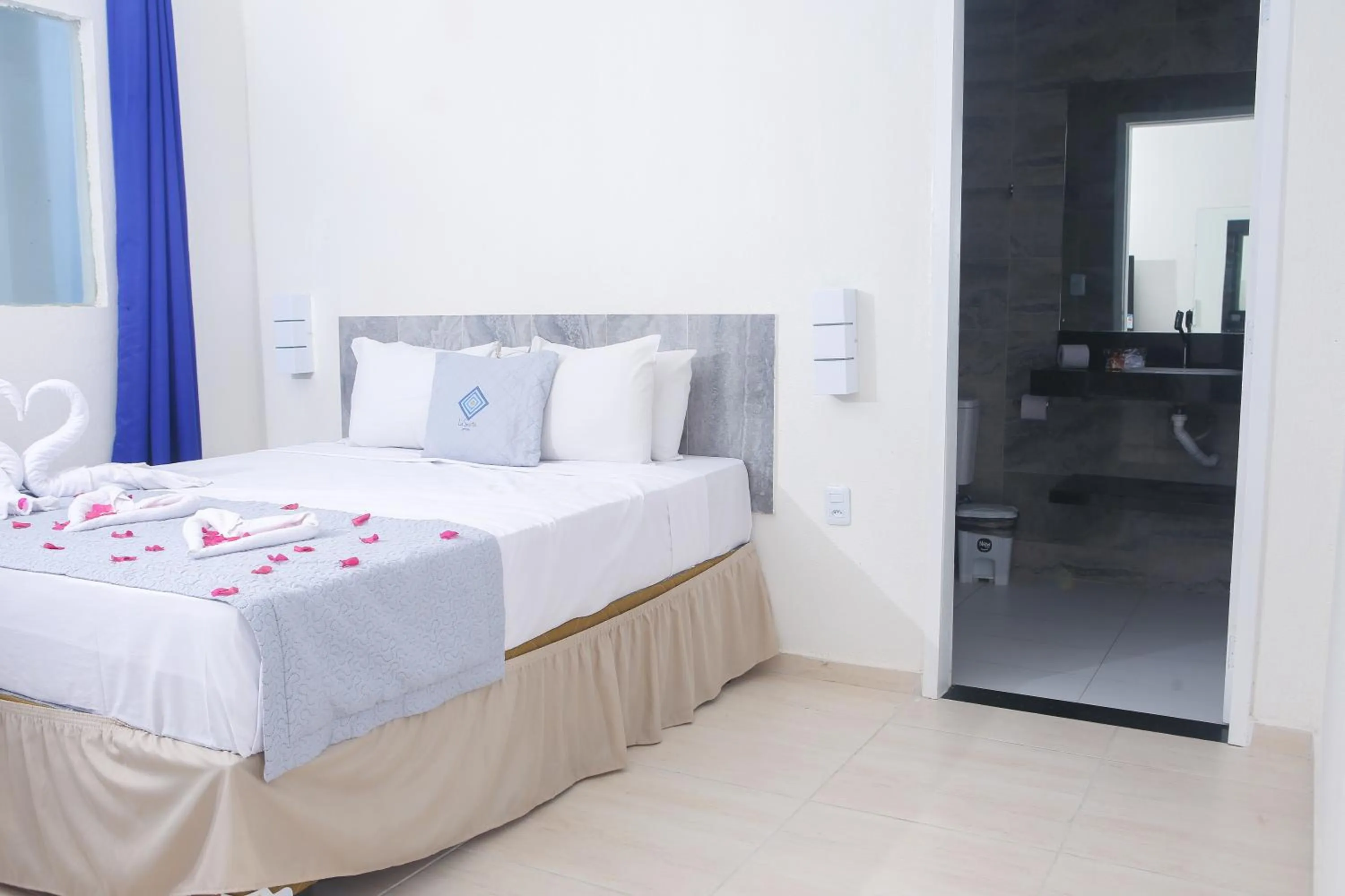 Bedroom, Bed in La Suite Praia Hotel