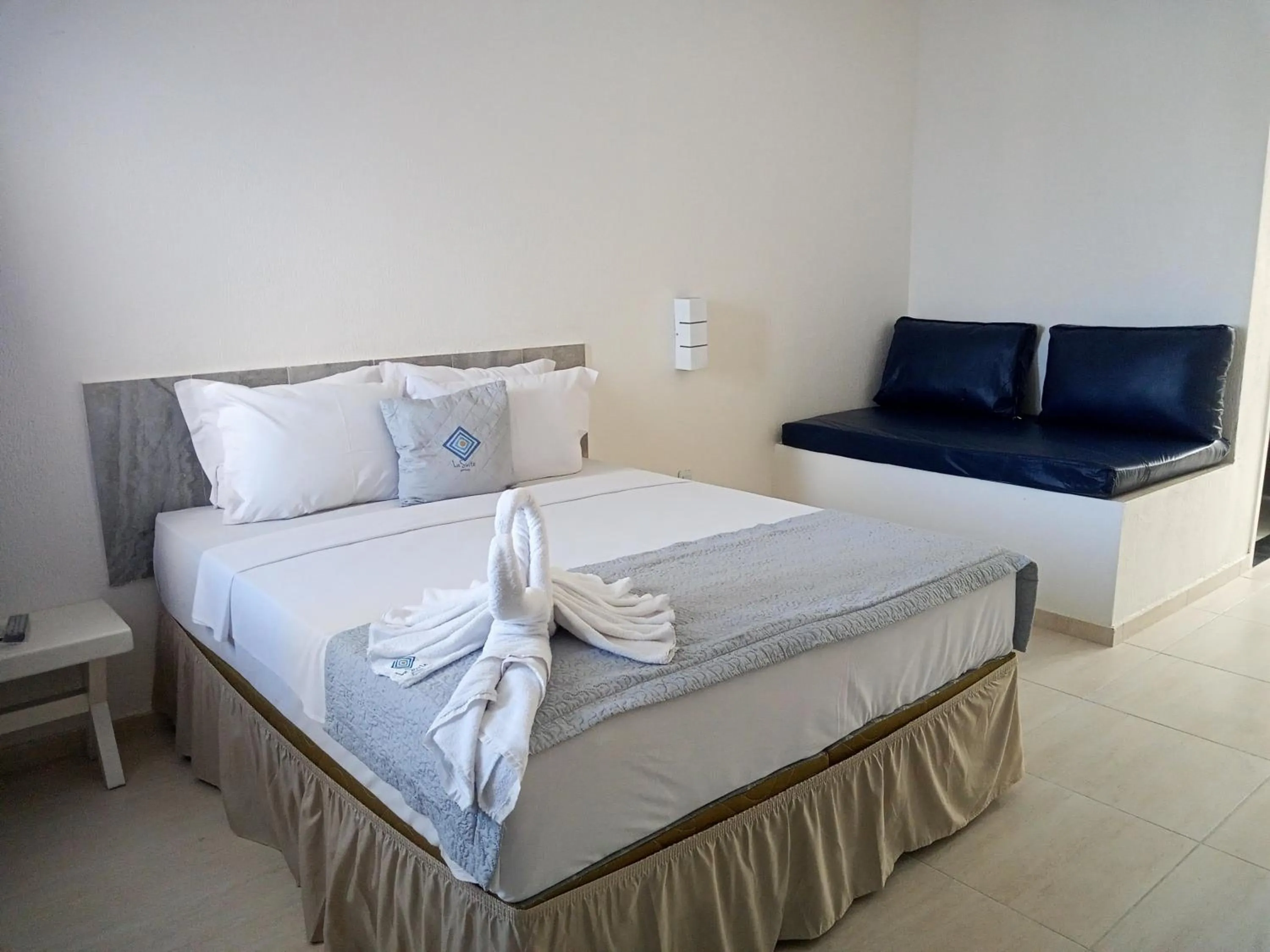 Bed in La Suite Praia Hotel