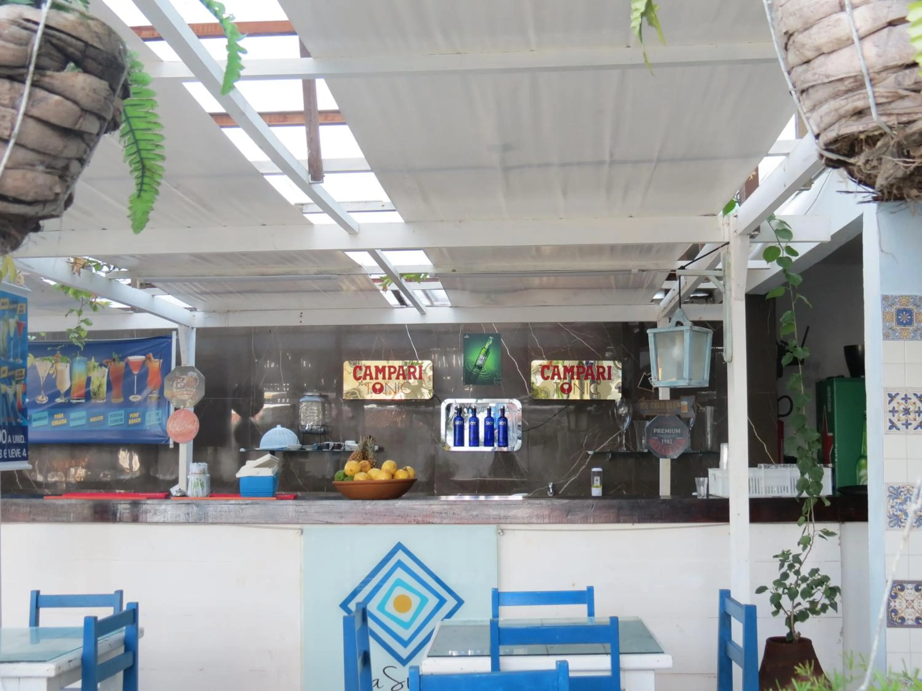 Lounge or bar in La Suite Praia Hotel