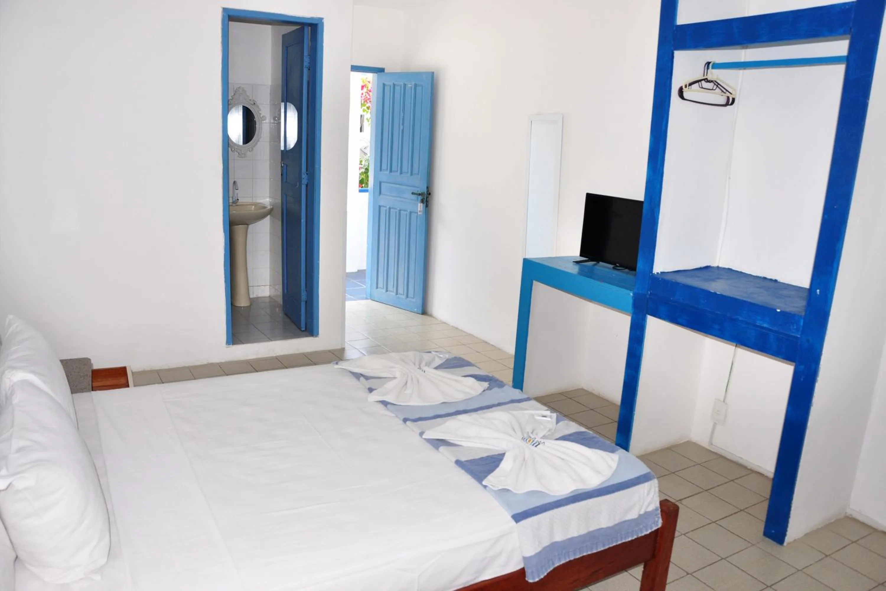 Photo of the whole room, Bed in La Suite Praia Hotel