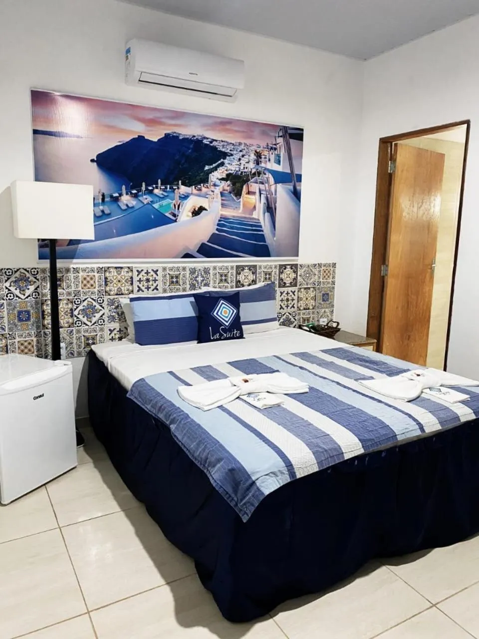 Photo of the whole room, Bed in La Suite Praia Hotel