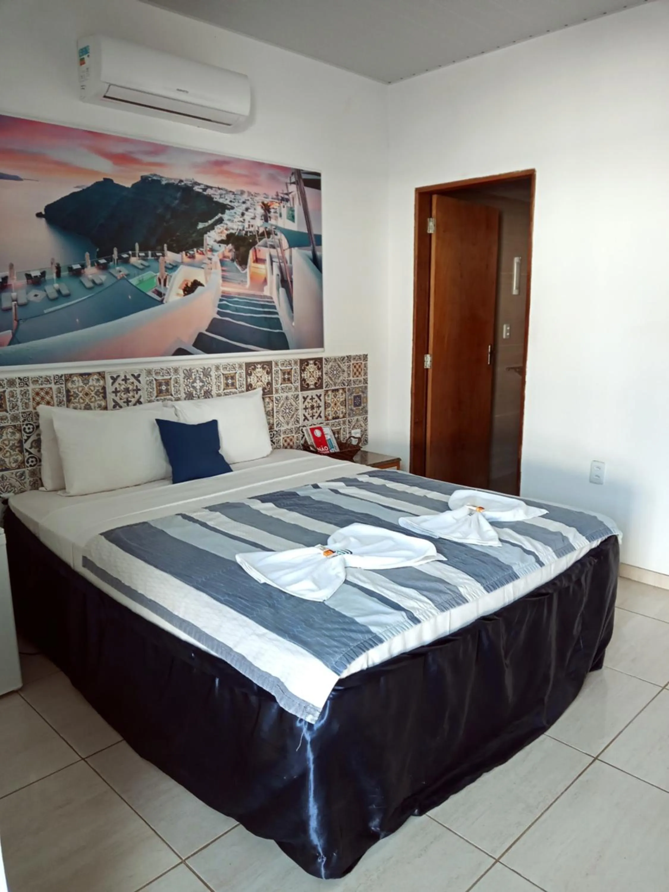 Bed in La Suite Praia Hotel