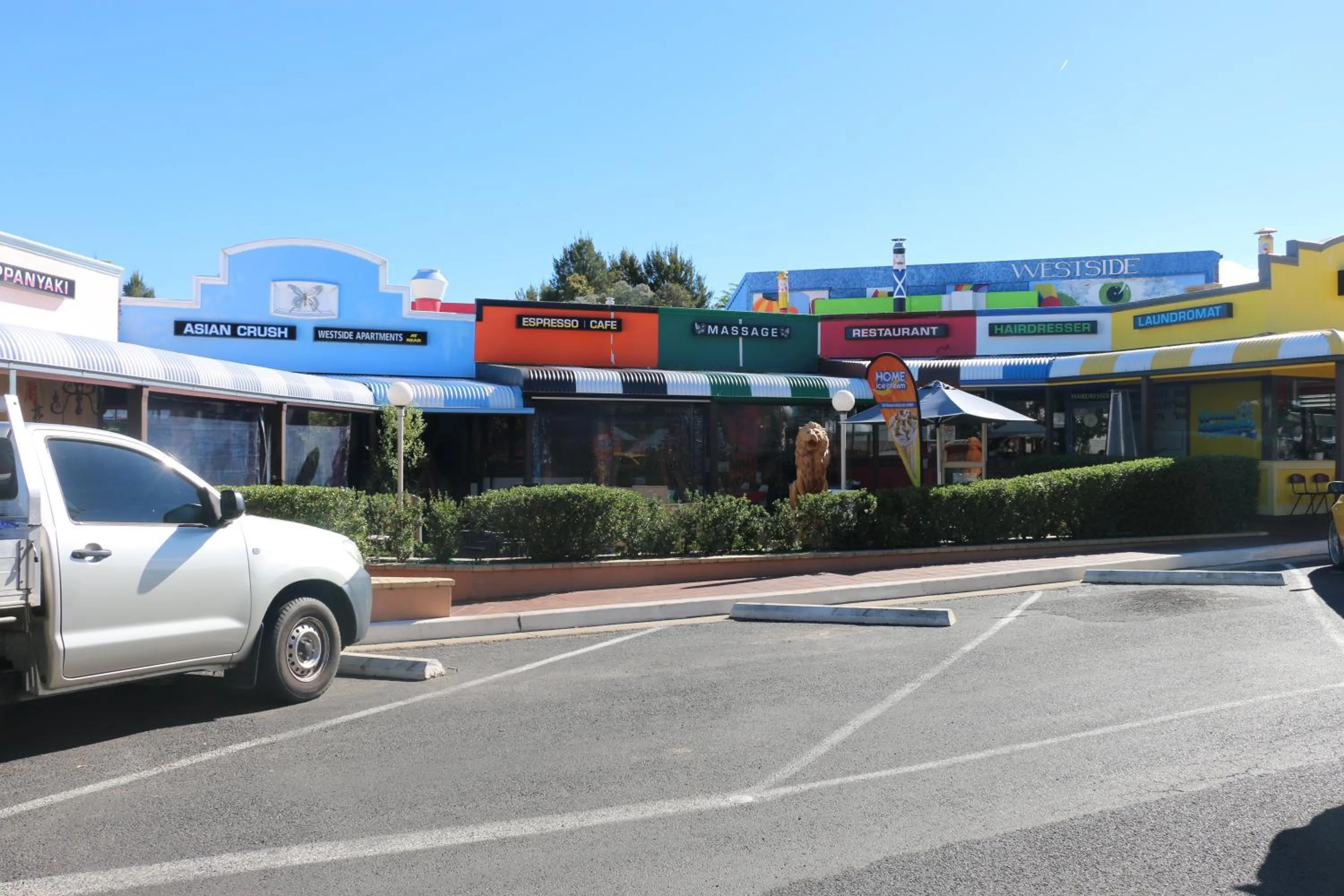 Restaurant/places to eat in Westside Studio Apartments