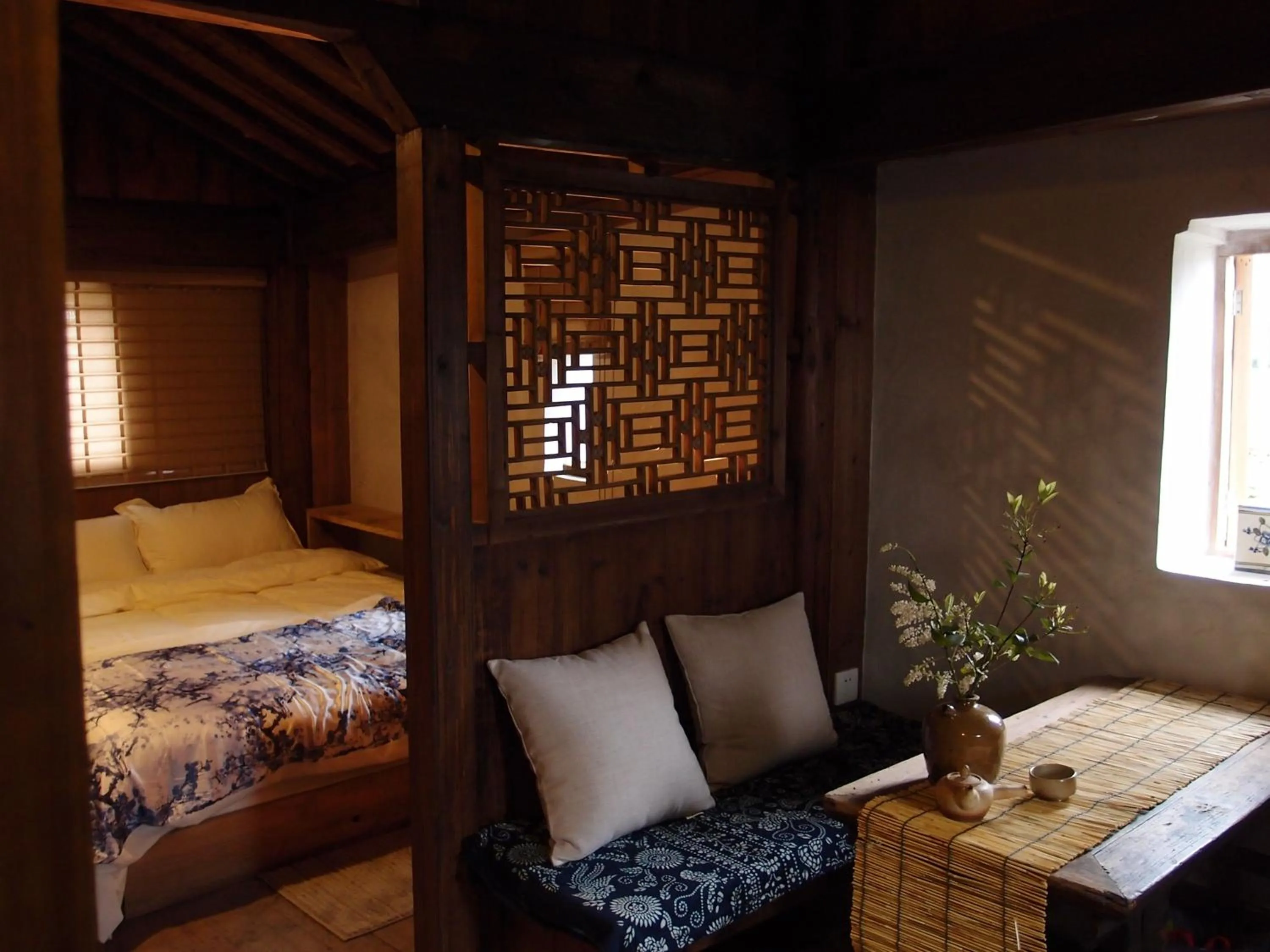 Photo of the whole room, Bed in WuYuan QiYe YanXiang Guesthouse