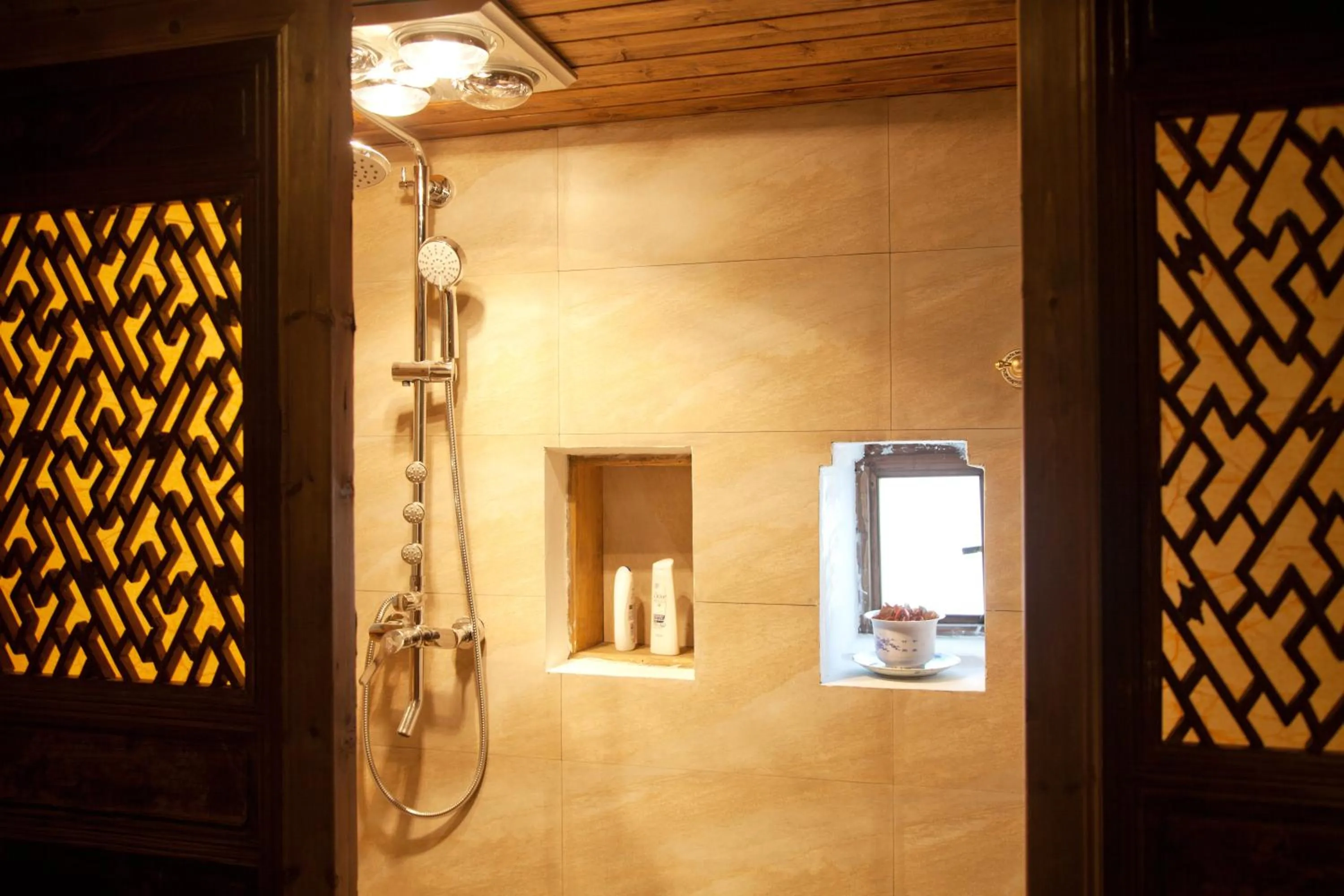 Bathroom in WuYuan QiYe YanXiang Guesthouse