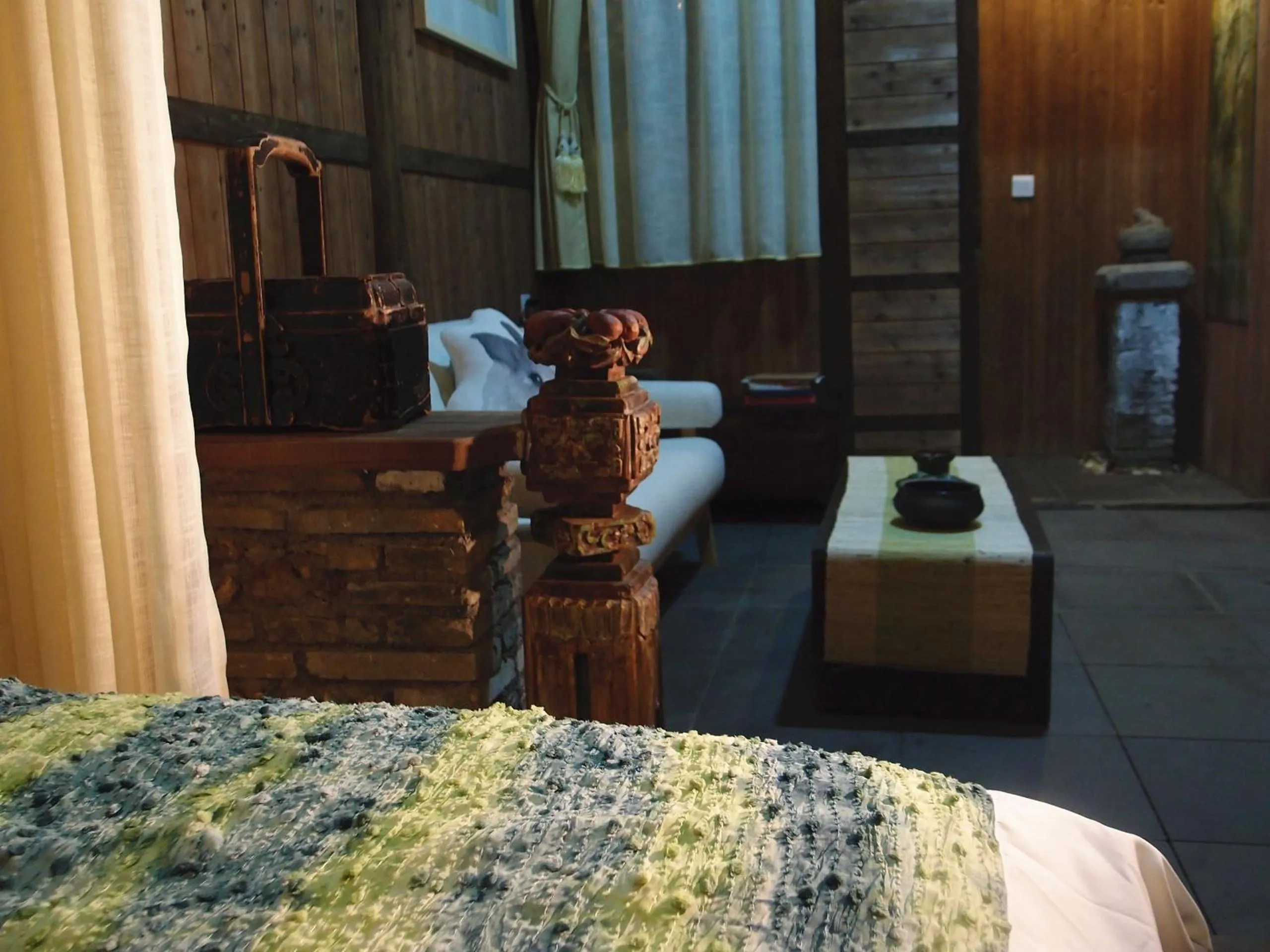 Decorative detail, Bed in WuYuan QiYe YanXiang Guesthouse