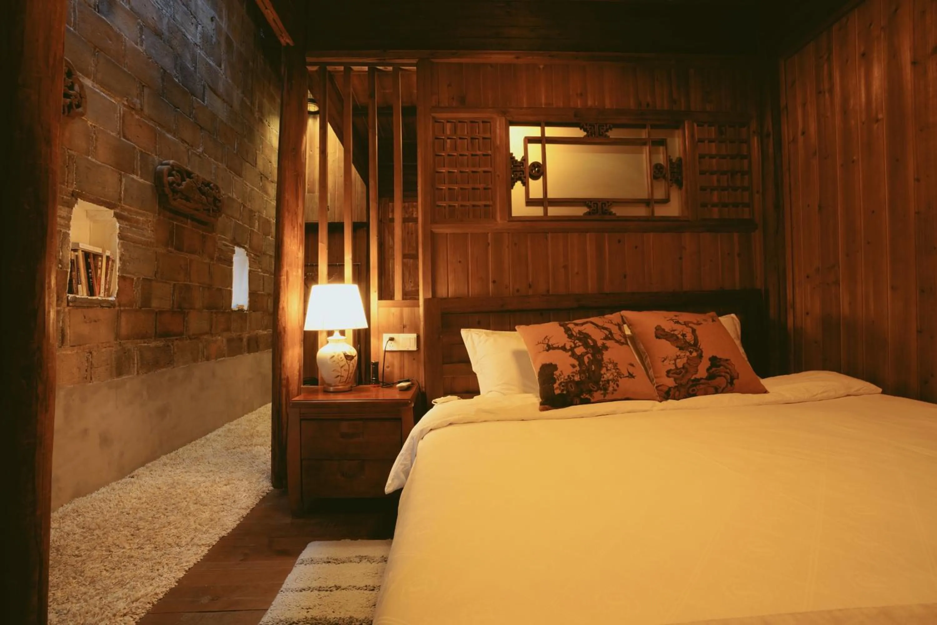 Bed in WuYuan QiYe YanXiang Guesthouse