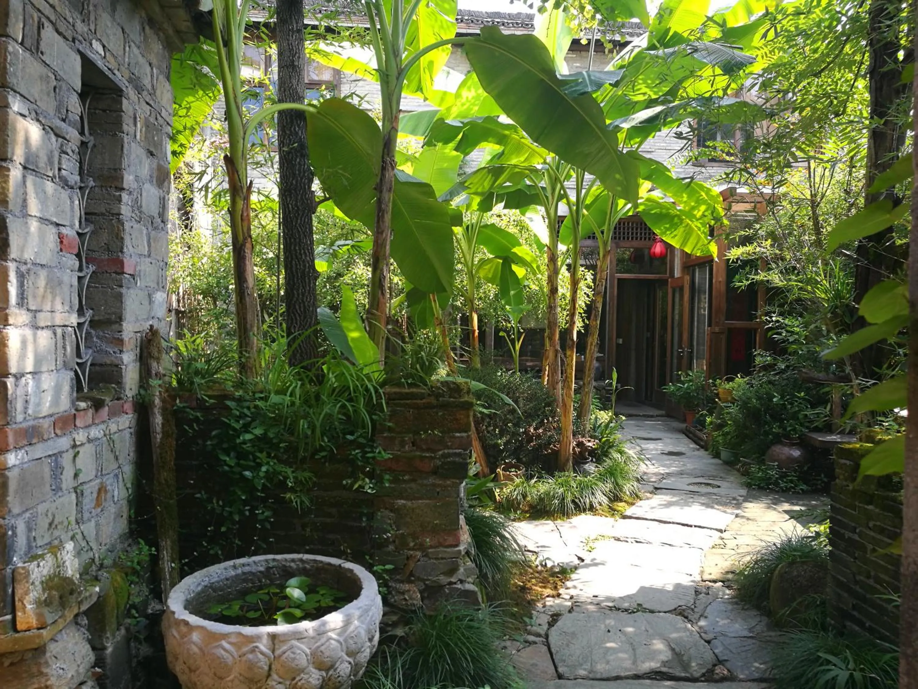Garden view in WuYuan QiYe YanXiang Guesthouse