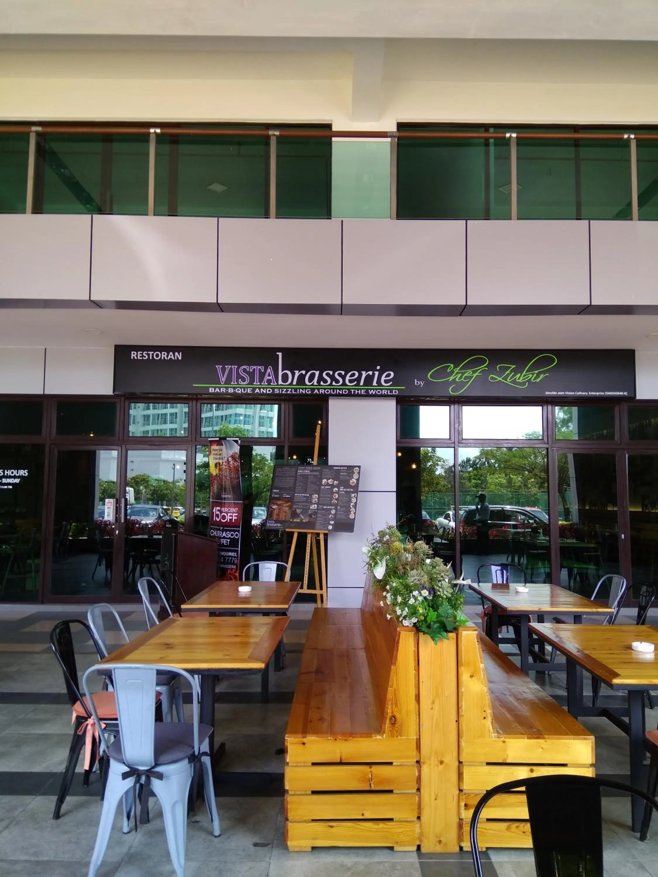 Restaurant/places to eat in Shah Suites Vista Alam