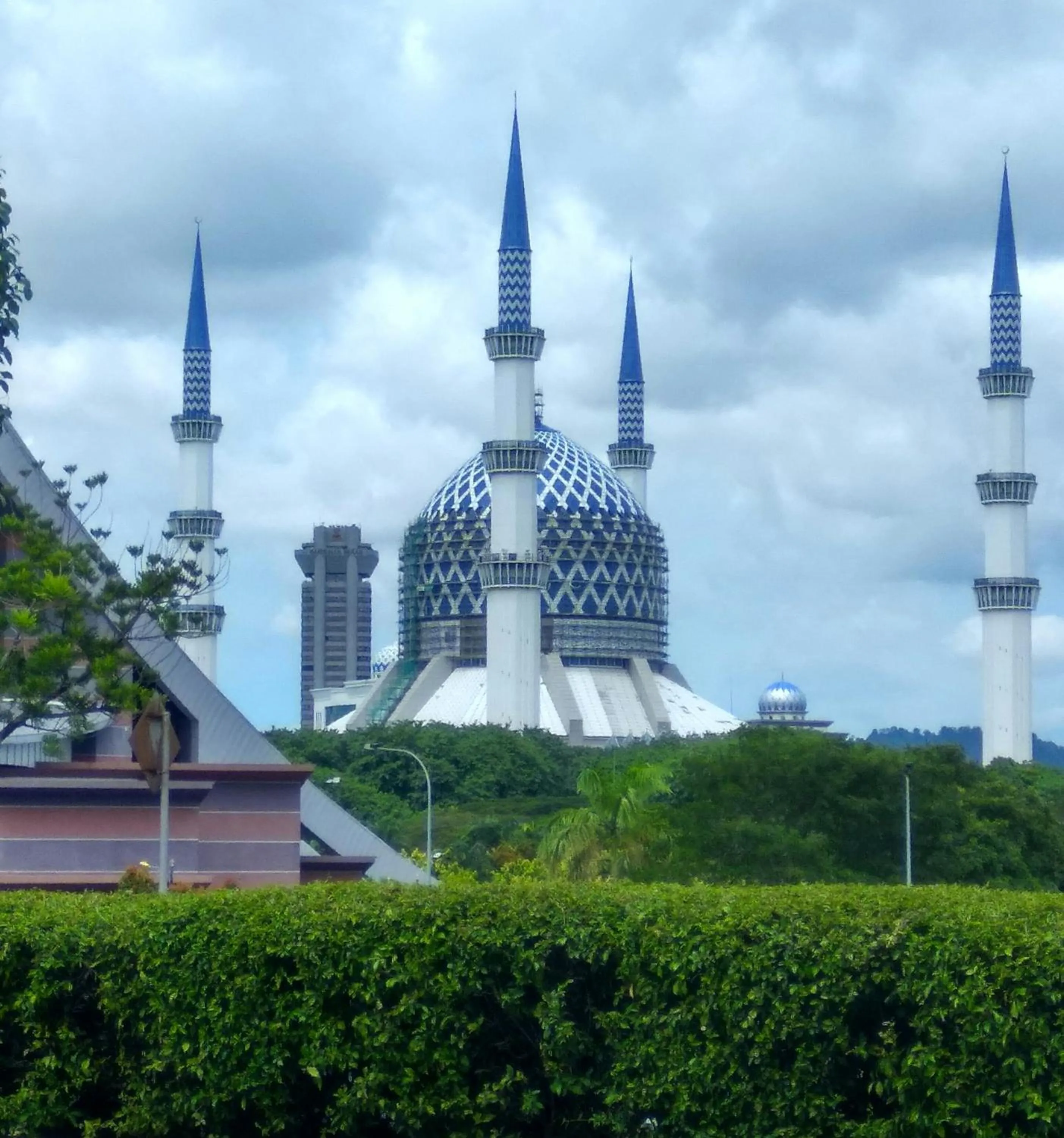 Property building in Shah Suites Vista Alam