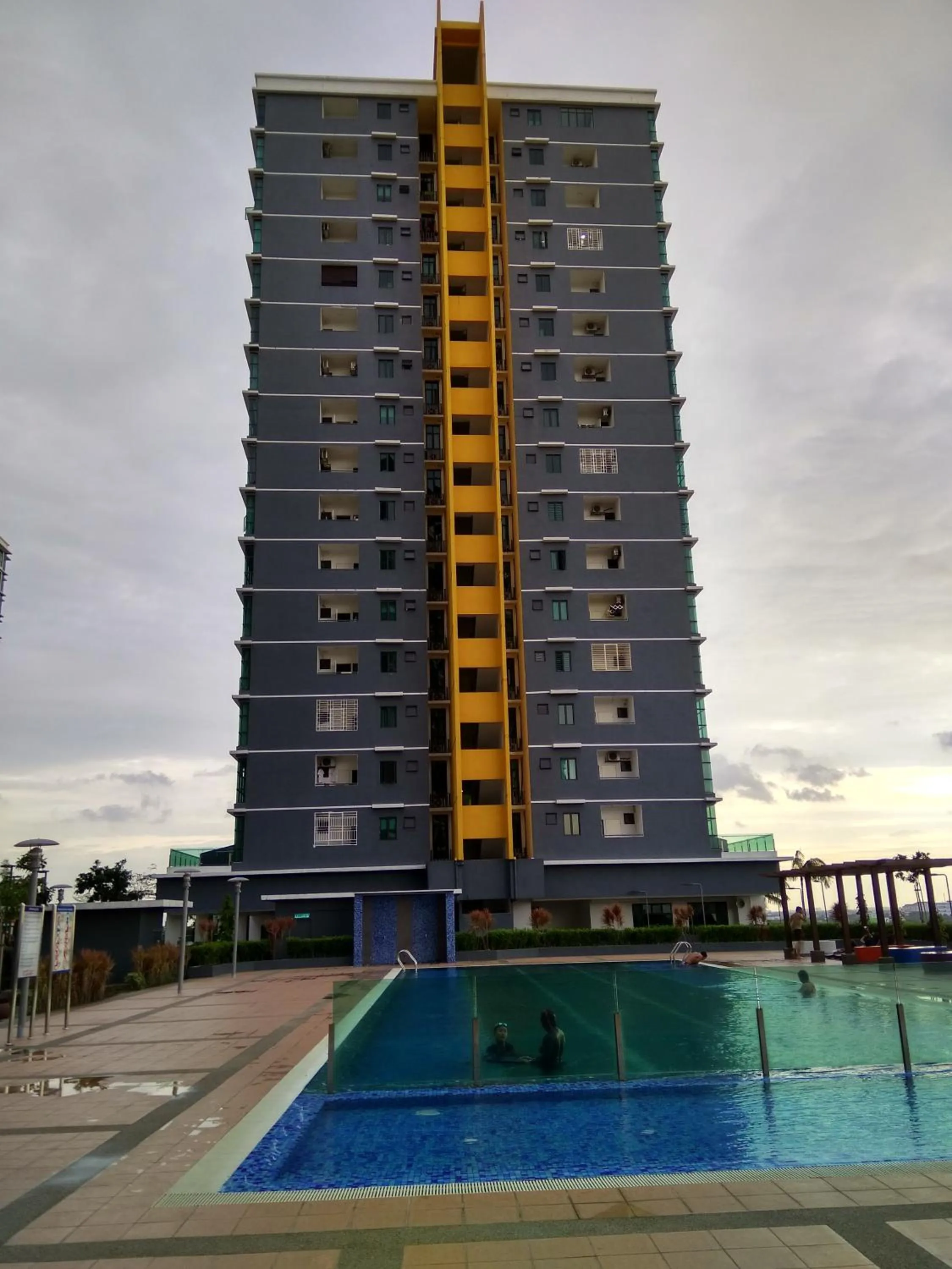 Day in Shah Suites Vista Alam