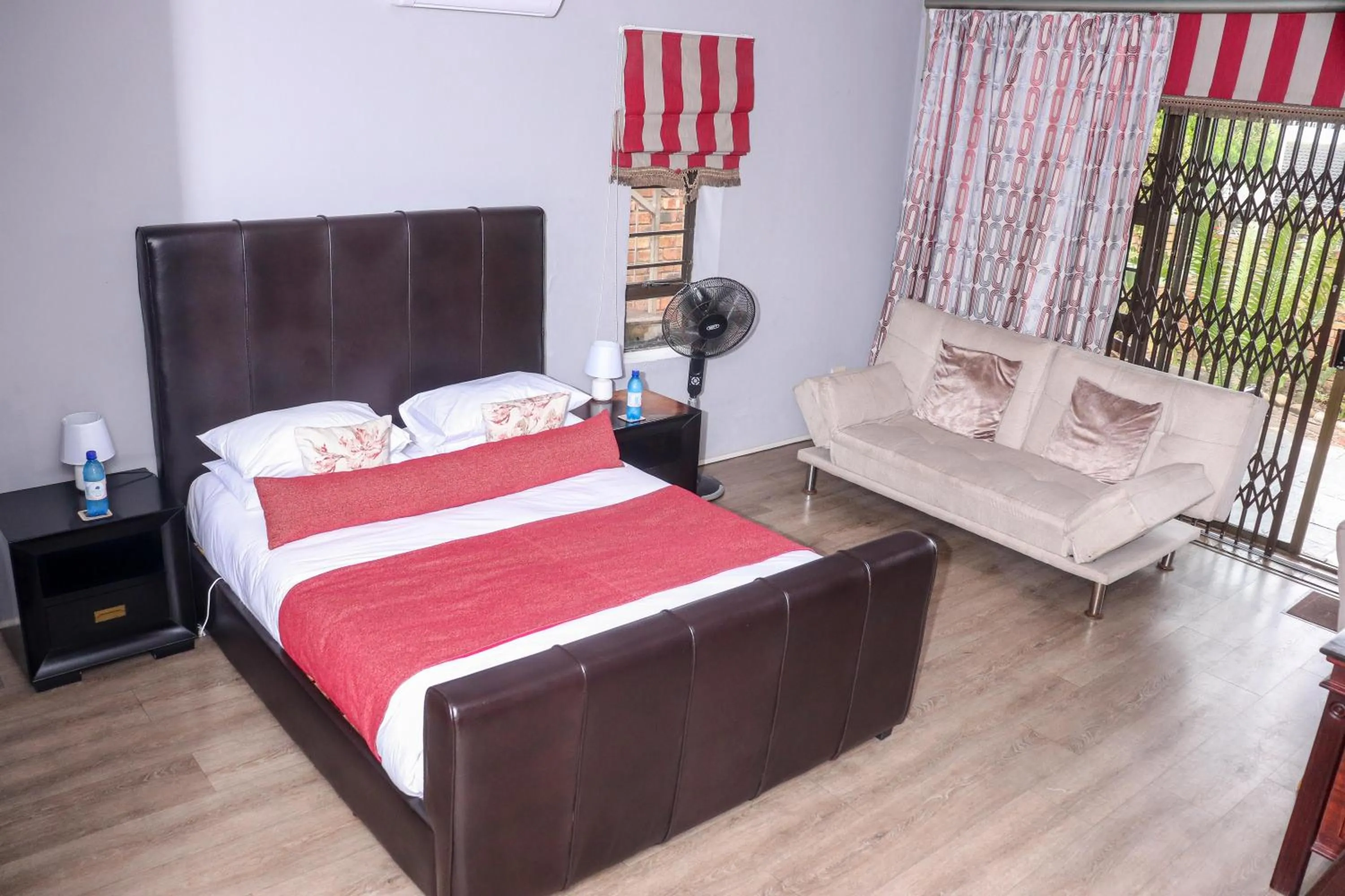 Bed in Nautilus Guesthouse