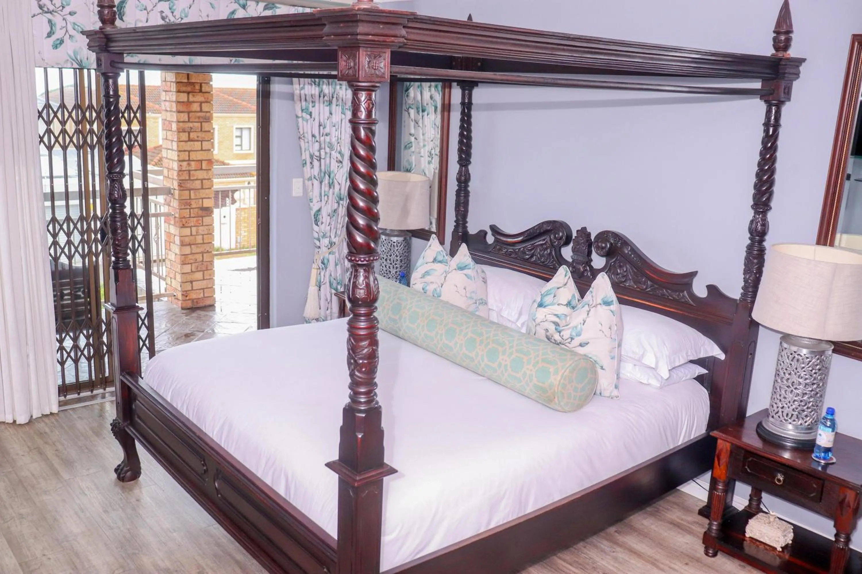 Bed in Nautilus Guesthouse