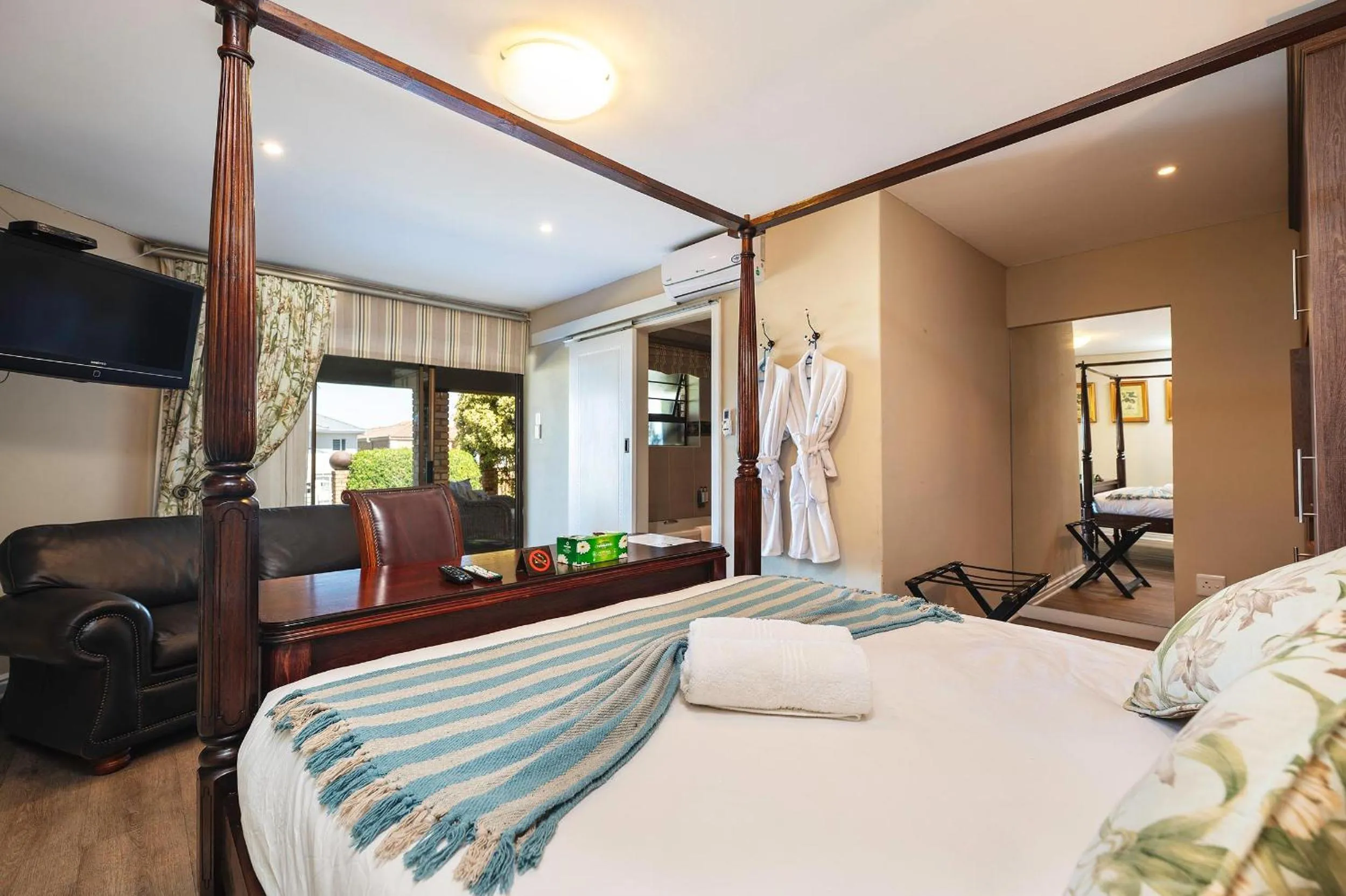 Bed in Nautilus Guesthouse