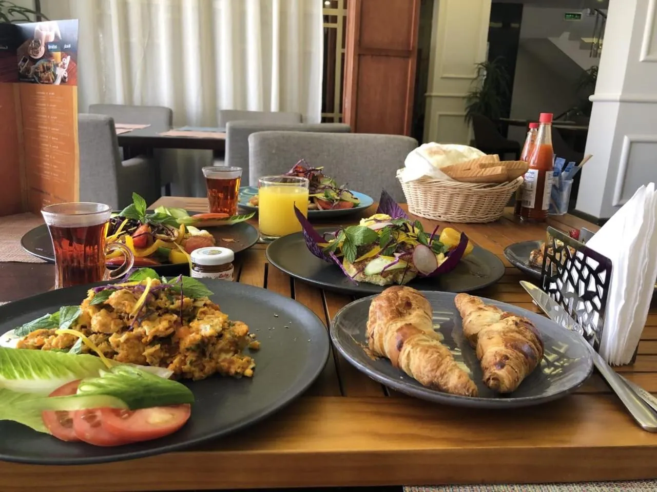 Meals in Triple Tree Serviced Apartments - الشجرة الثلاثية للشقق المخدومة