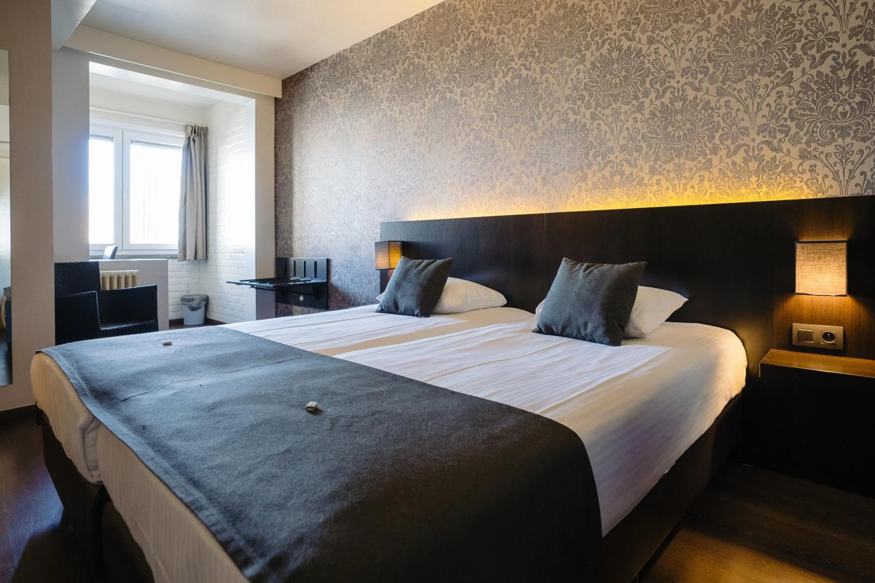 Bedroom, Bed in Hotel Ambassadeur