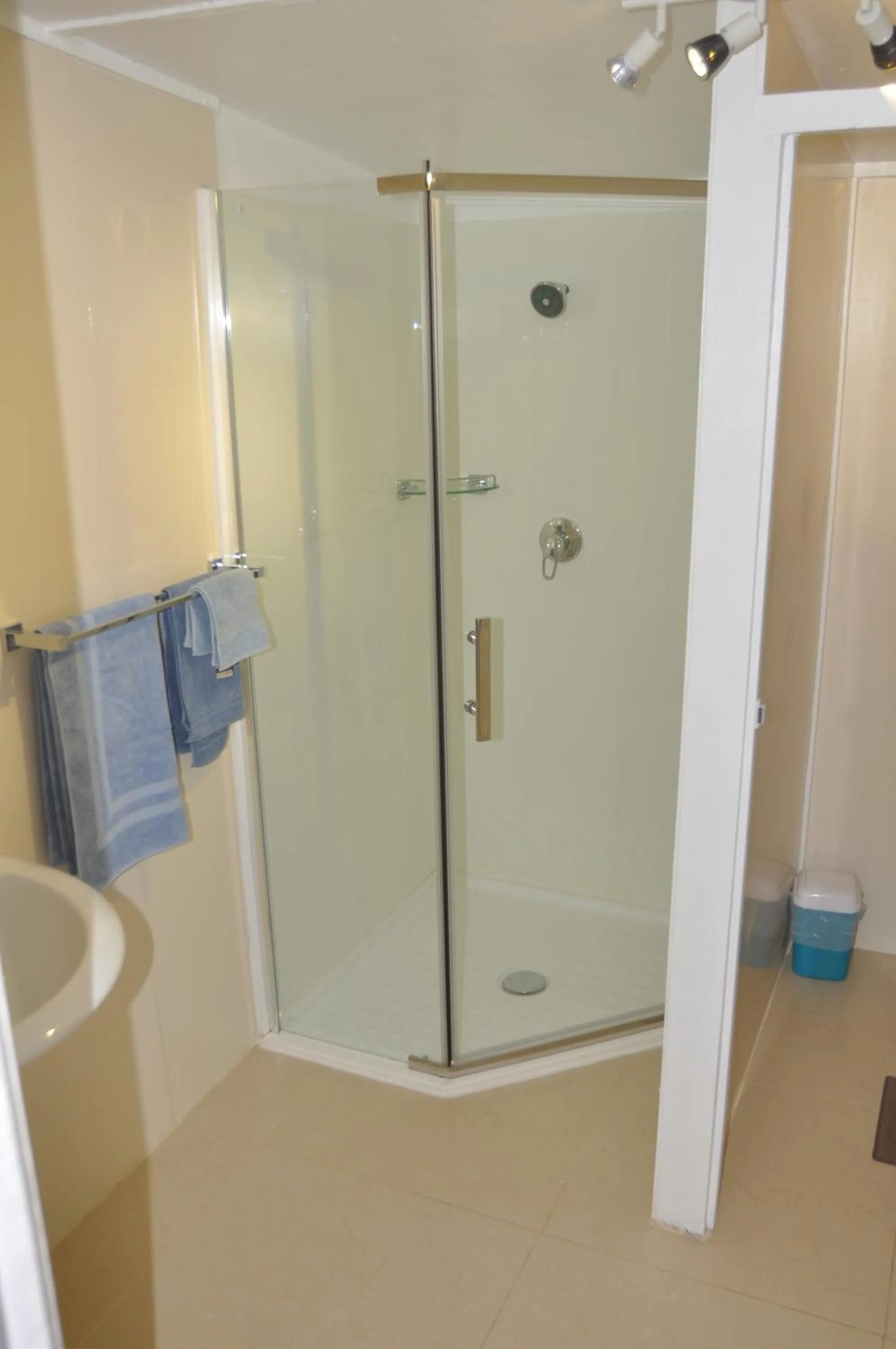 Bathroom in Flying Annie Moa