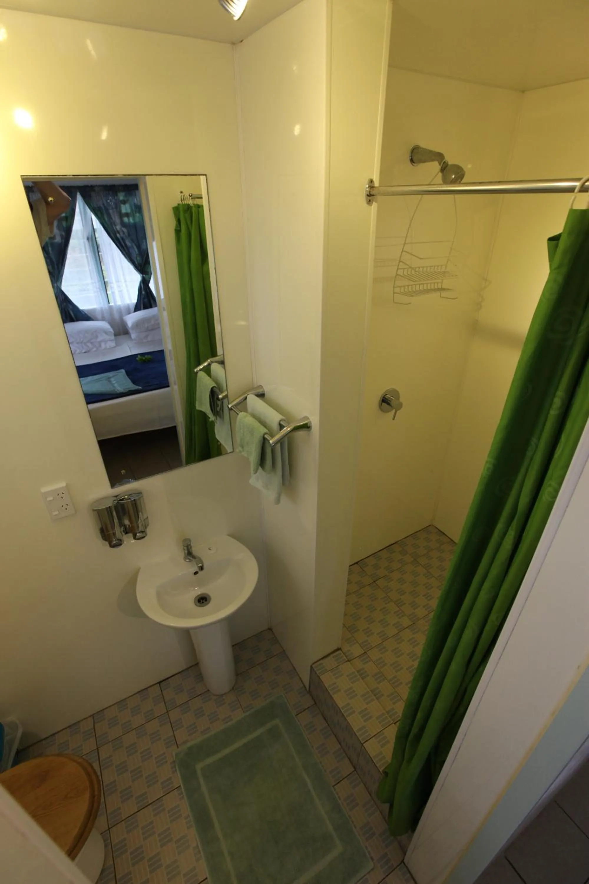 Bathroom in Flying Annie Moa