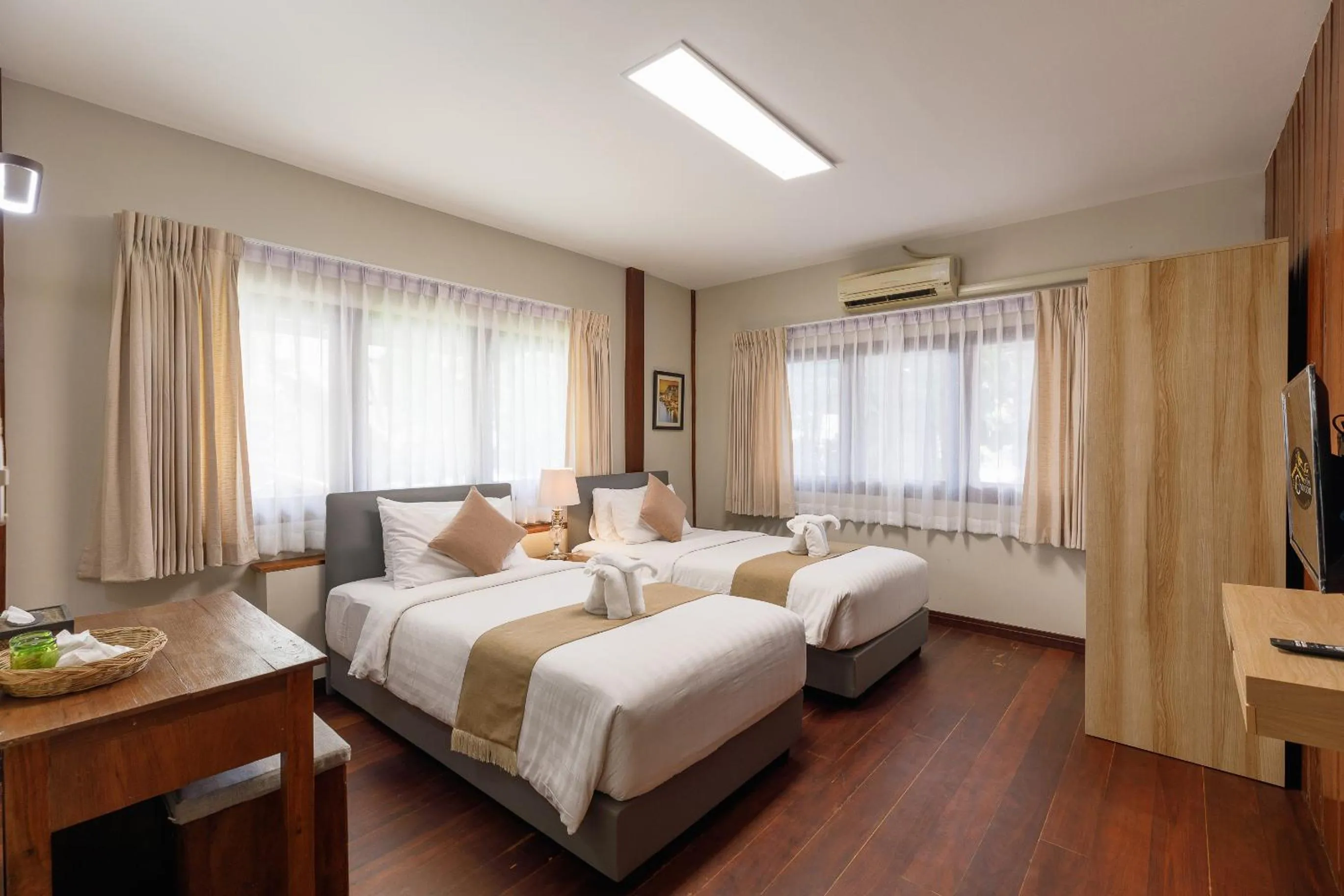 Bedroom, Bed in Le Charcoa Hotel