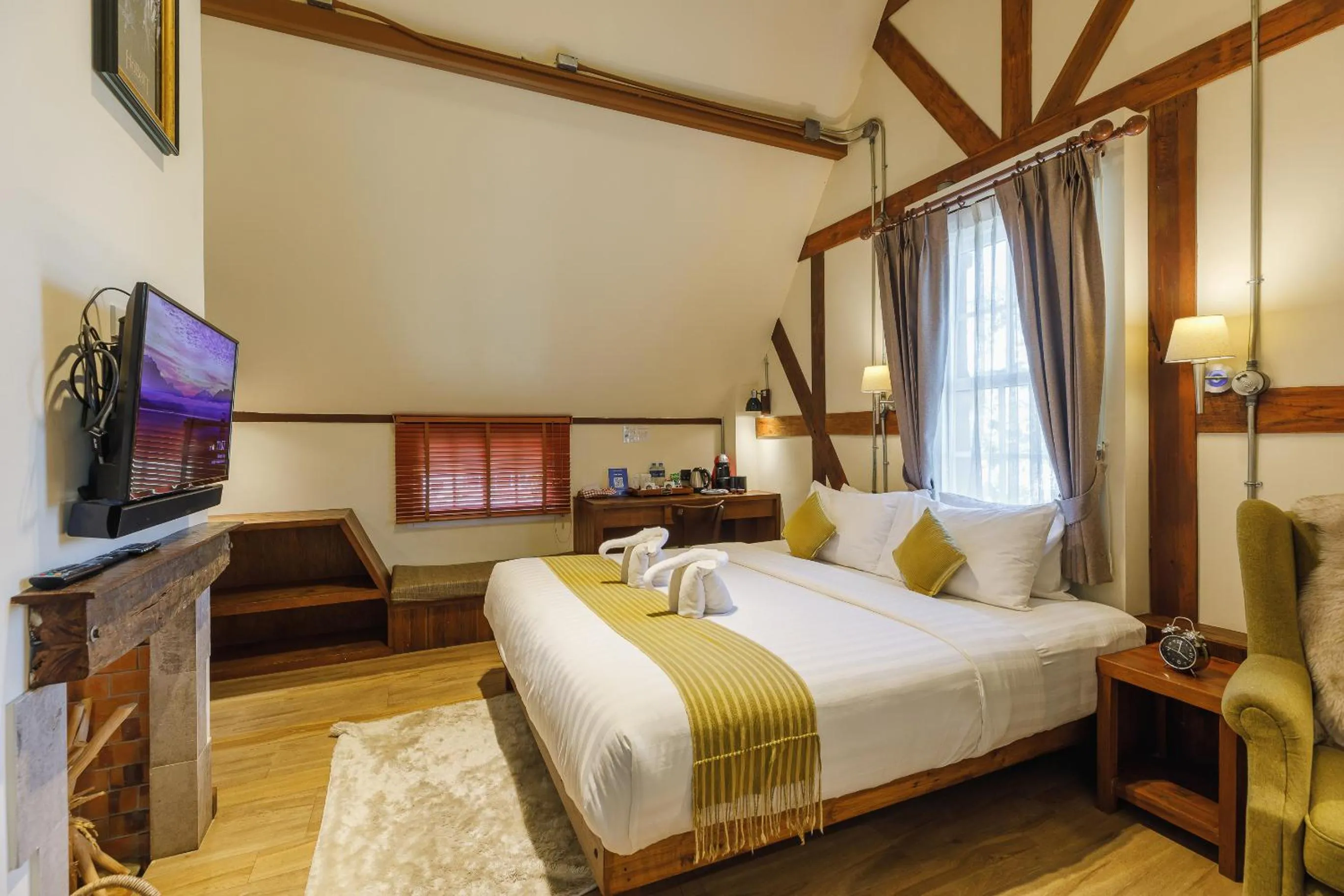 Bedroom, Bed in Le Charcoa Hotel