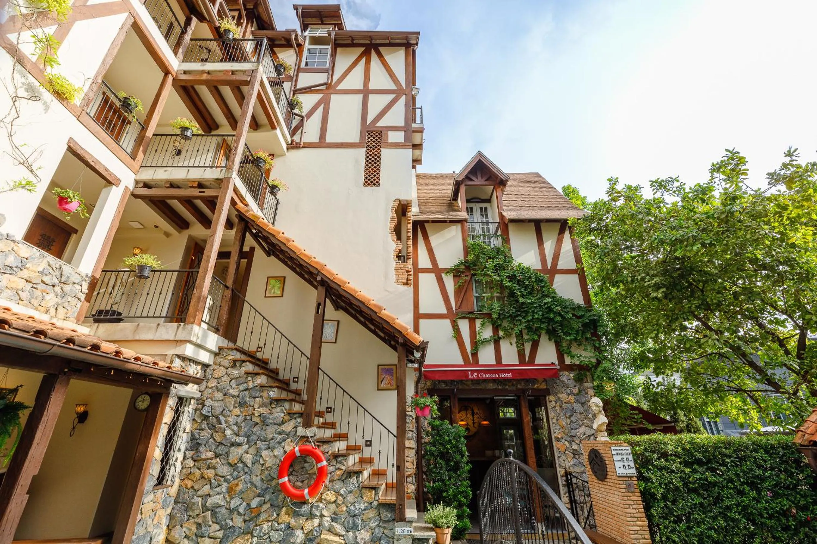 Property building in Le Charcoa Hotel