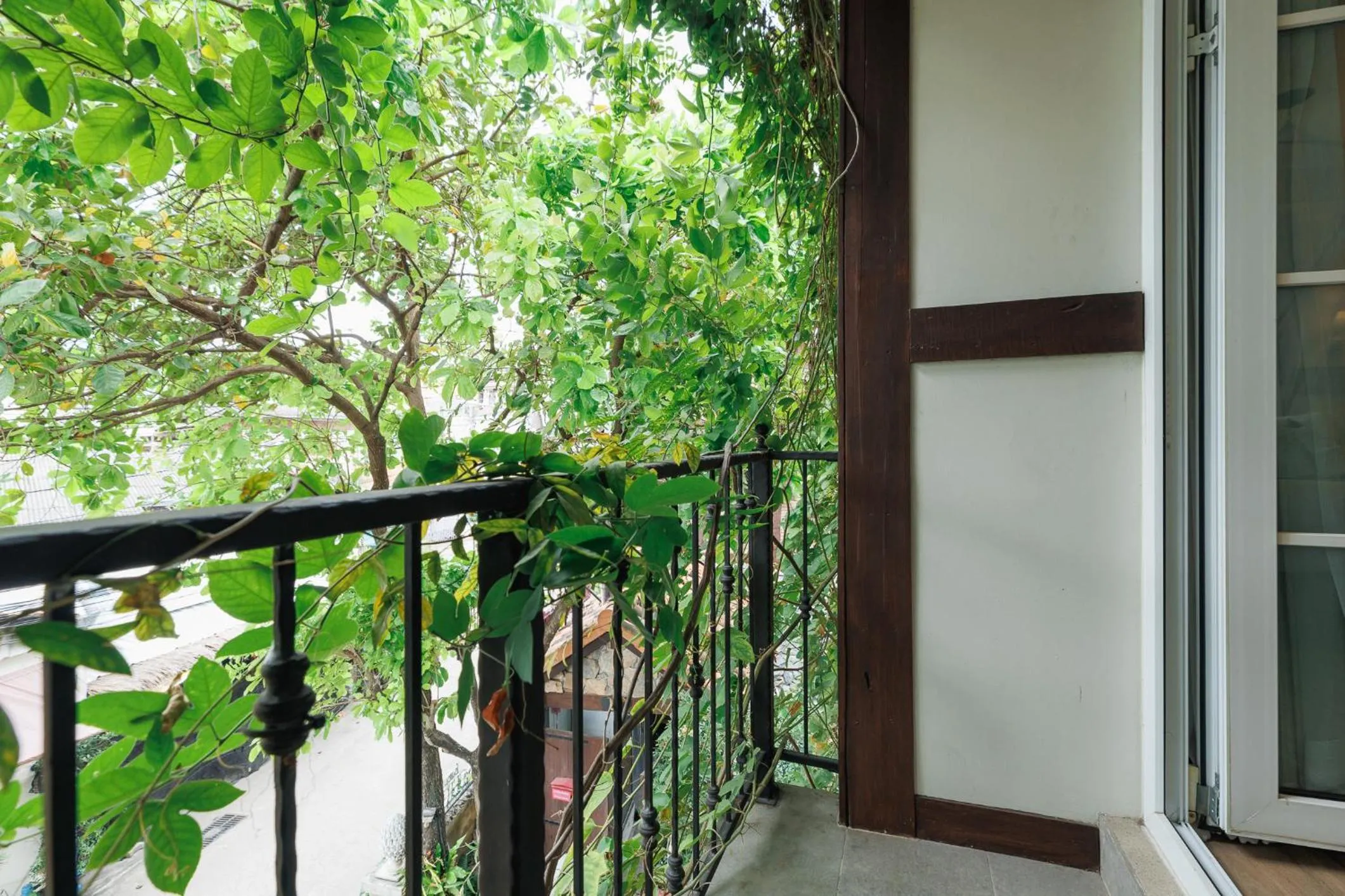 Balcony/Terrace in Le Charcoa Hotel