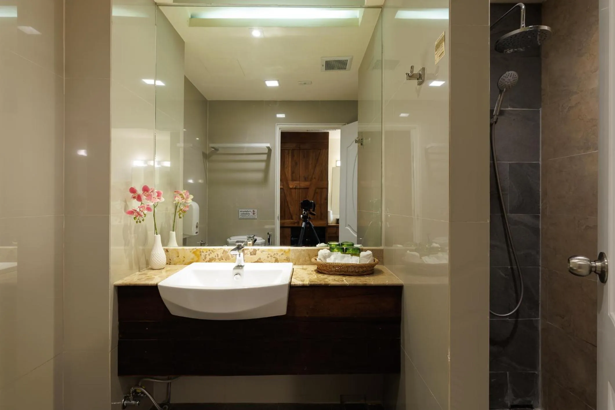 Bathroom in Le Charcoa Hotel