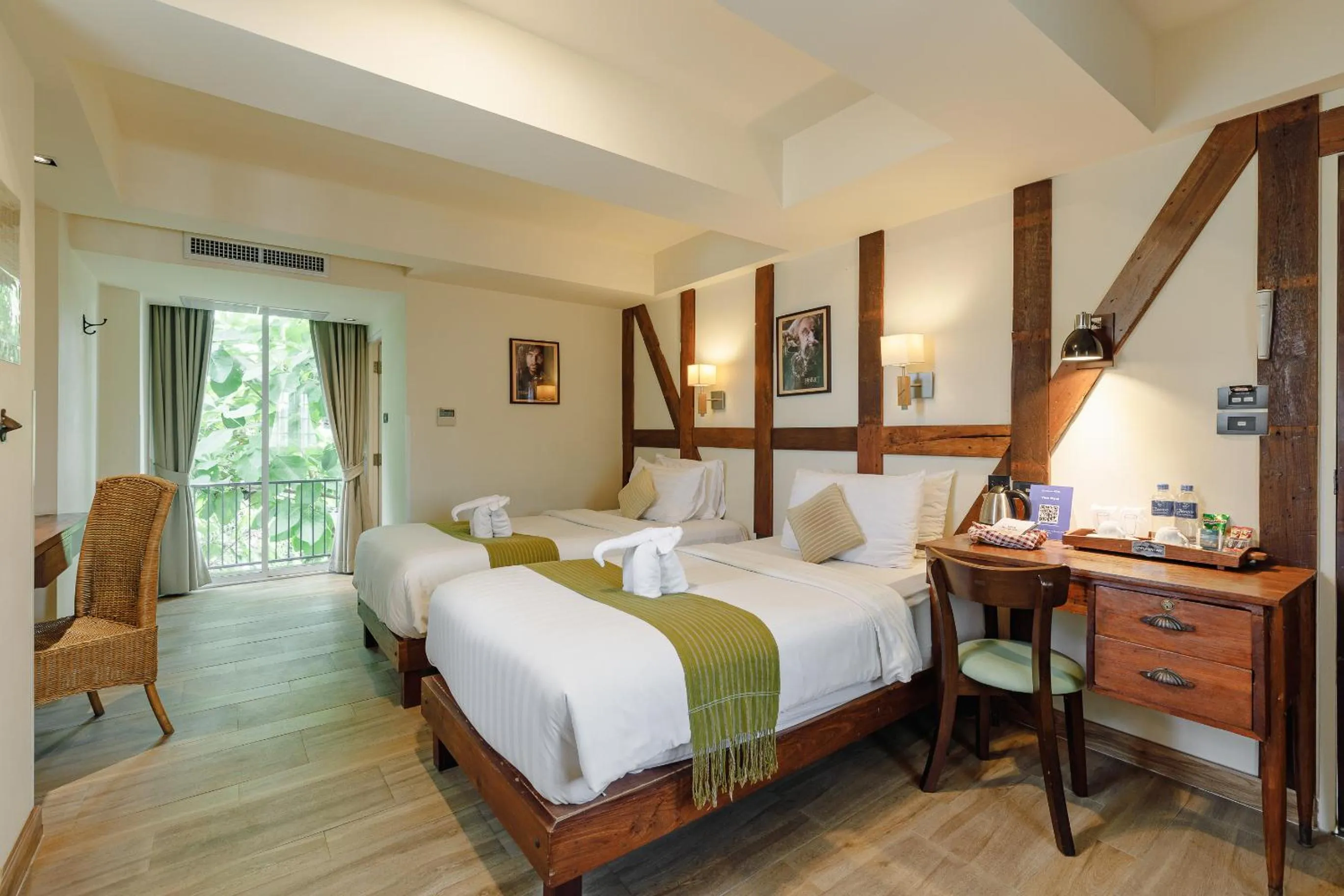 Bedroom, Bed in Le Charcoa Hotel