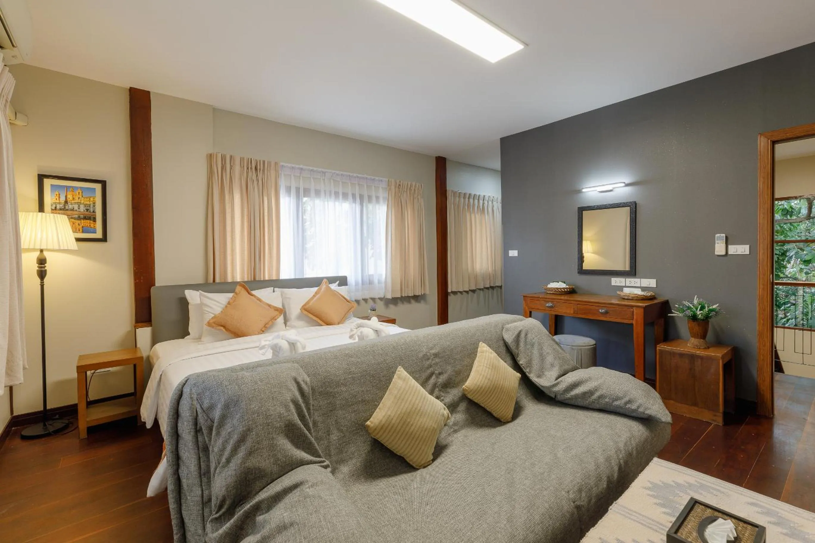 Bedroom, Bed in Le Charcoa Hotel