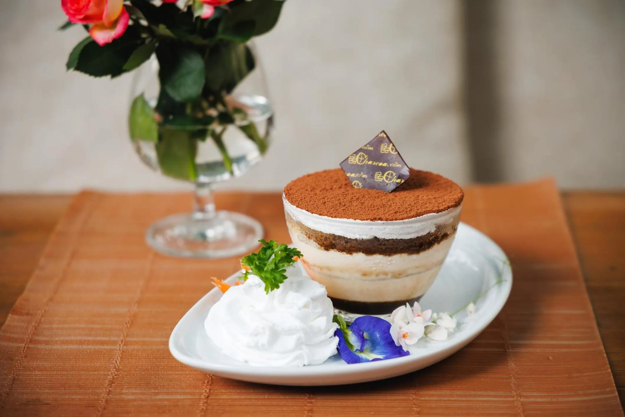 Restaurant/places to eat in Le Charcoa Hotel