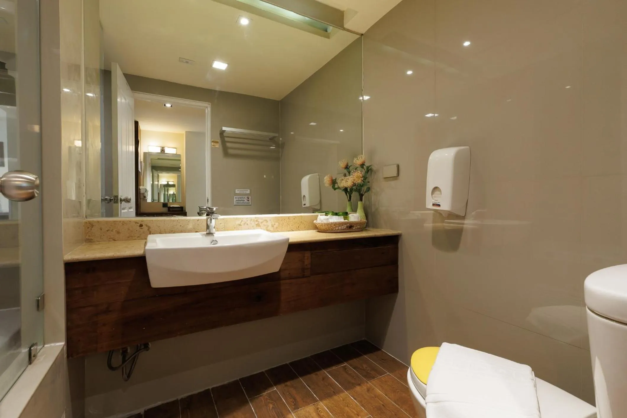 Bathroom in Le Charcoa Hotel