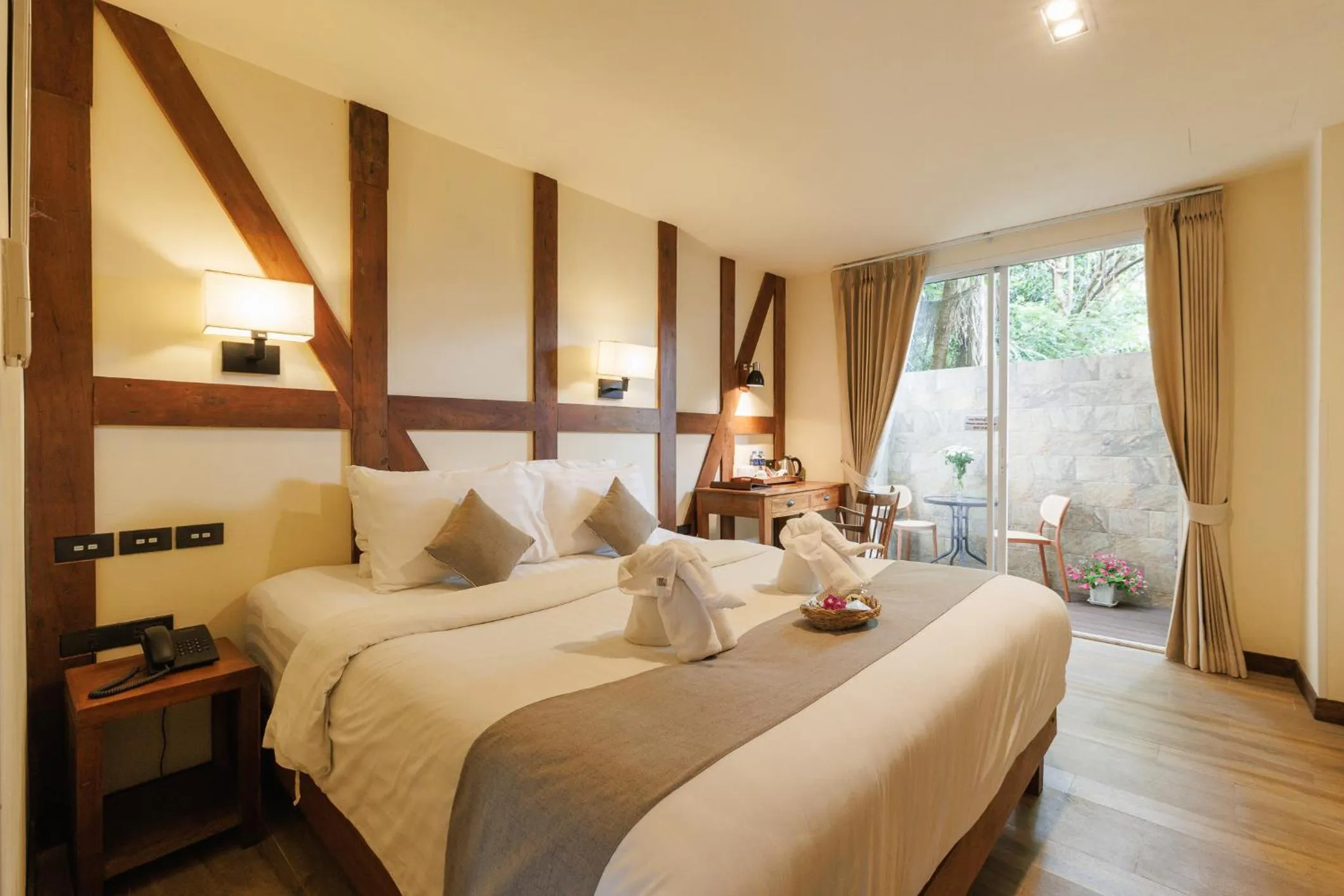 Bedroom, Bed in Le Charcoa Hotel