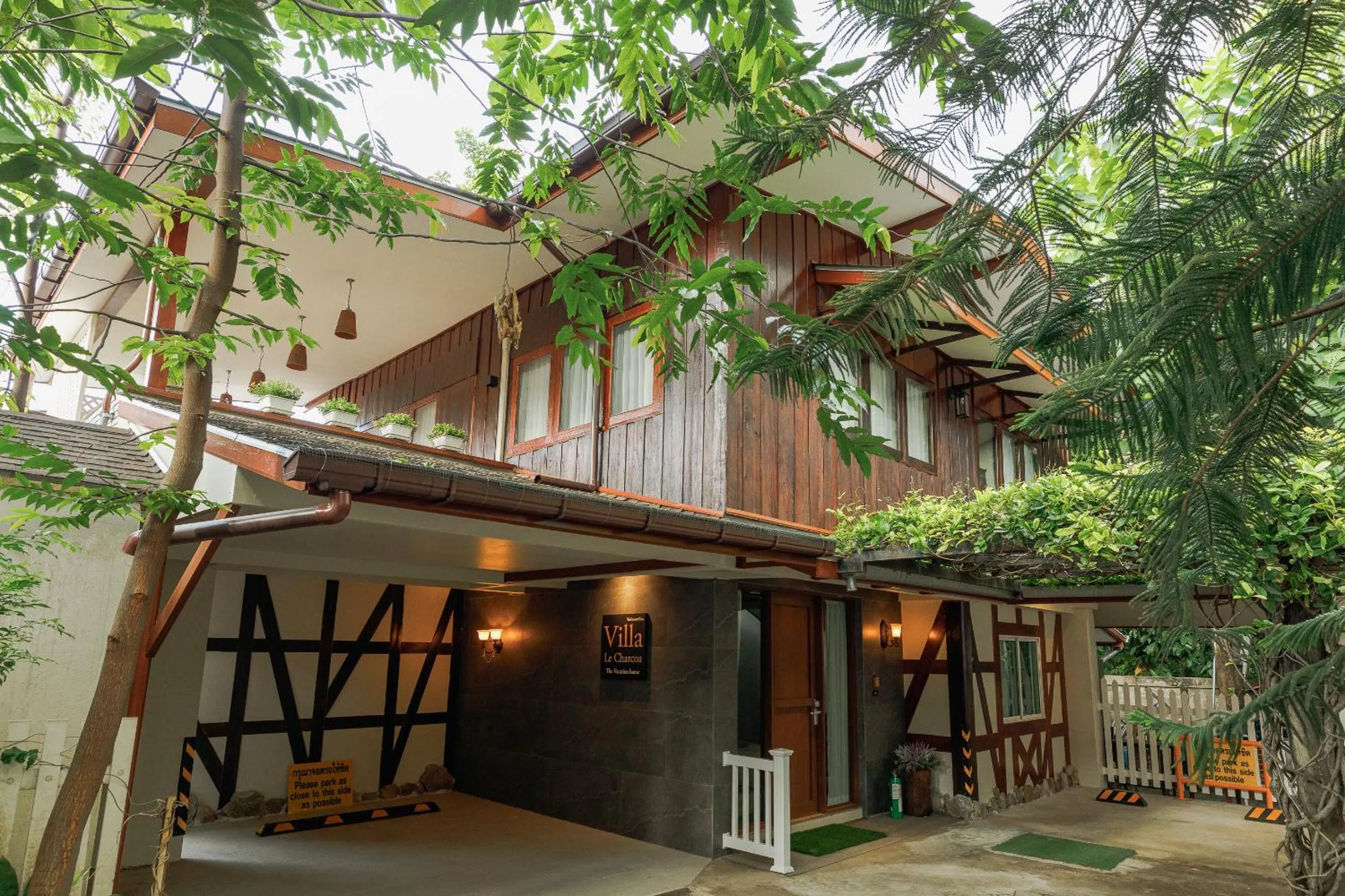 Property building in Le Charcoa Hotel