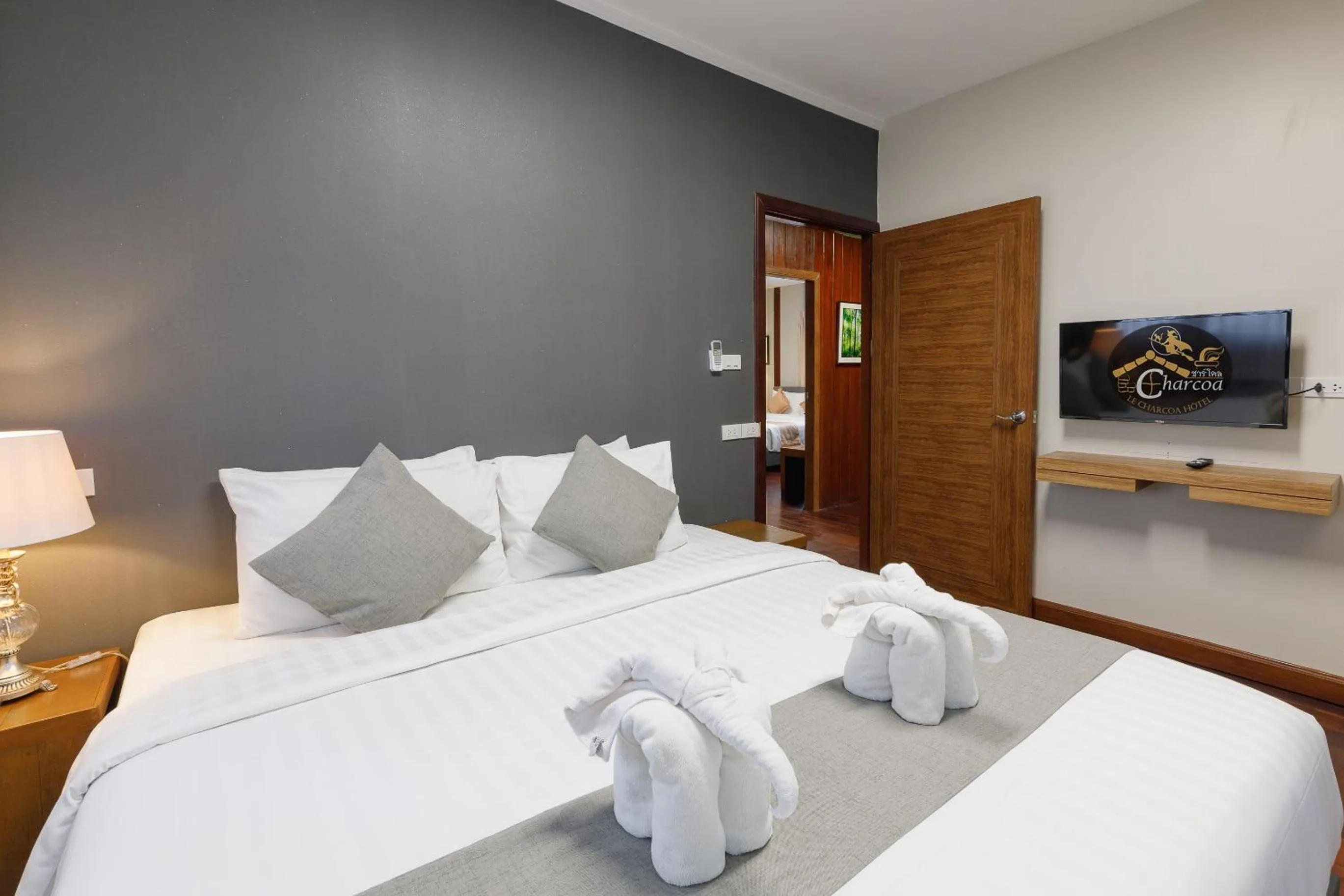 Bedroom, Bed in Le Charcoa Hotel