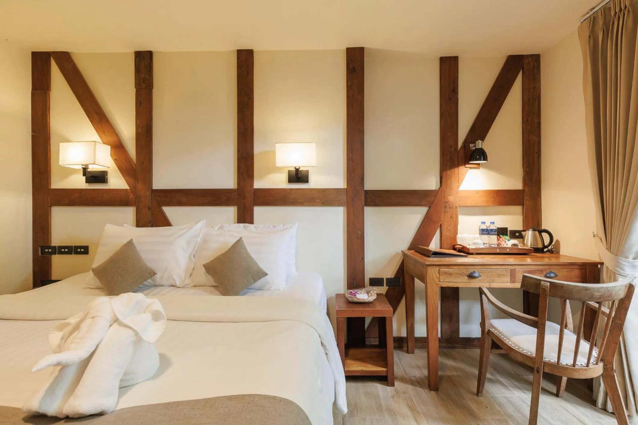 Coffee/tea facilities, Bed in Le Charcoa Hotel